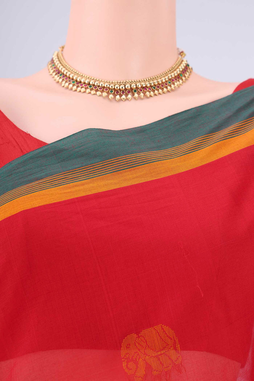 Border image of Red Coimbatore Cotton Saree with Thread Butta on the body and Plain Border. 