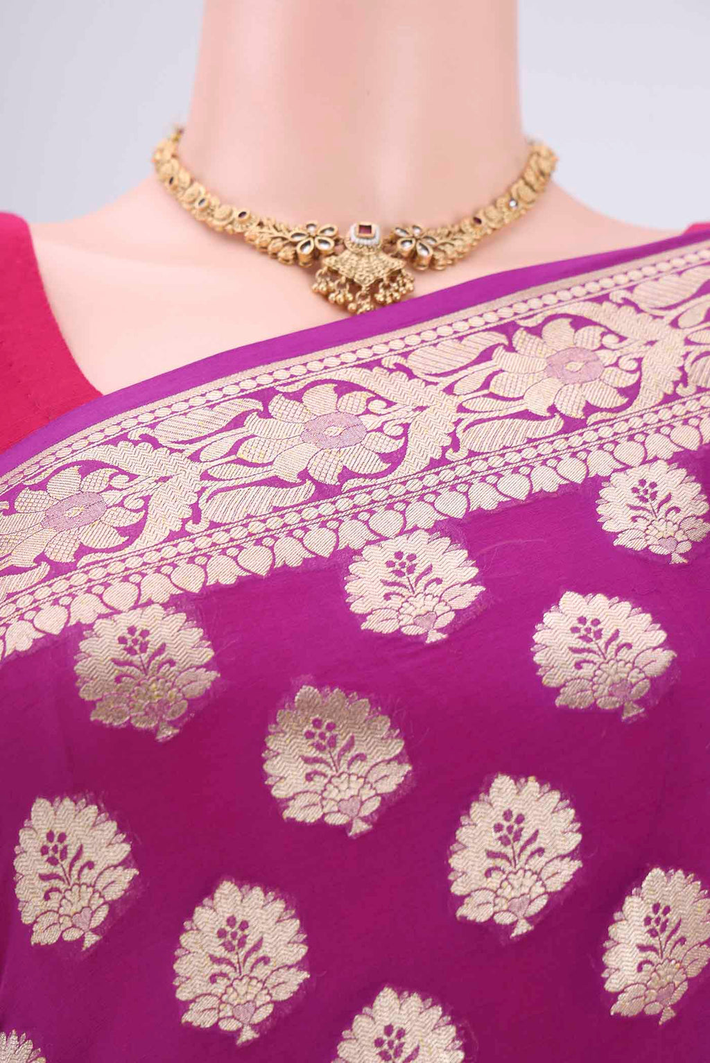 Border image of Pink Dual Tone Banarasi Georgette Saree with Half And Half on the body and Zari Border. 