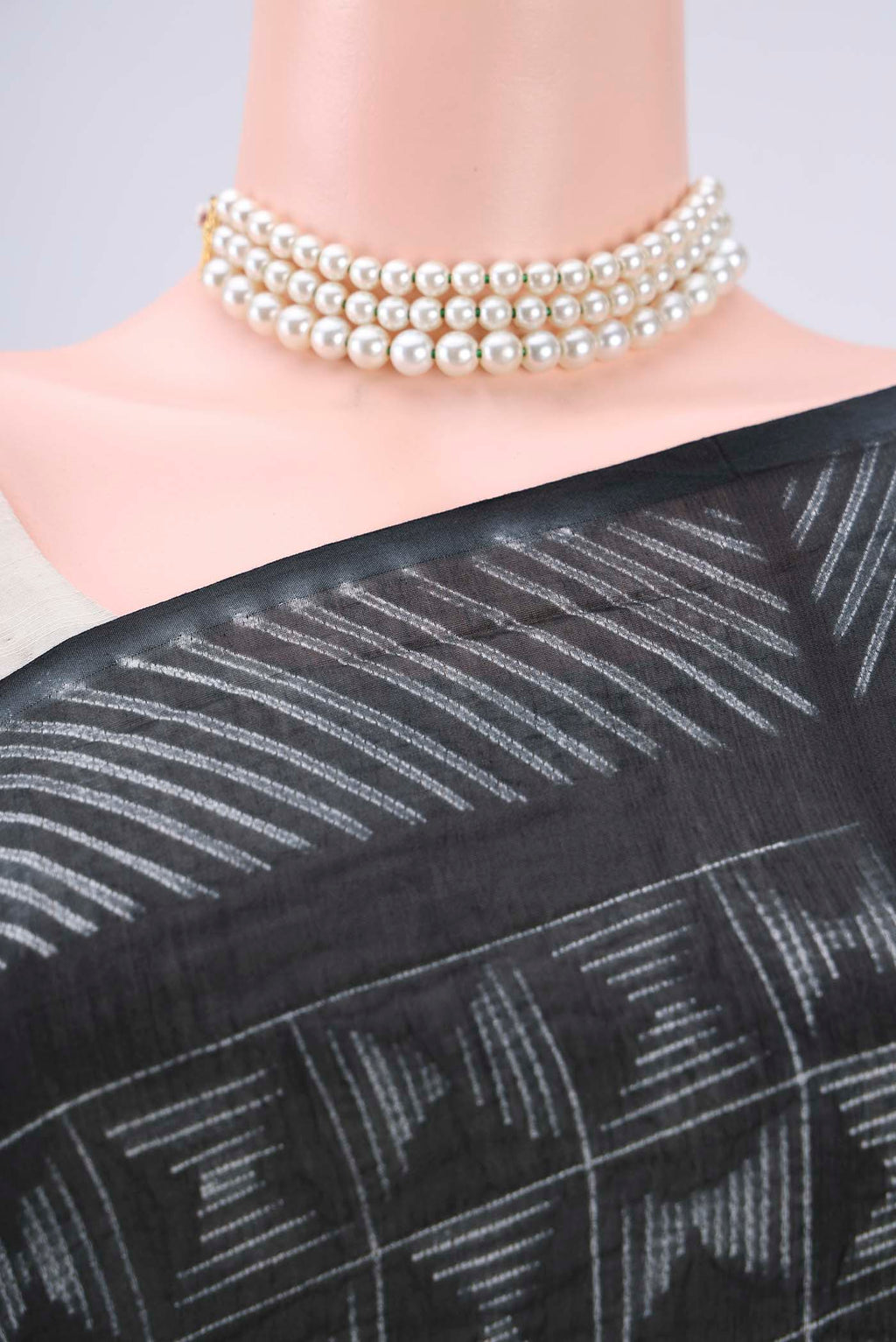 Border image of Black Chanderi Silk Saree with Printed design on the body and Zari Border. 