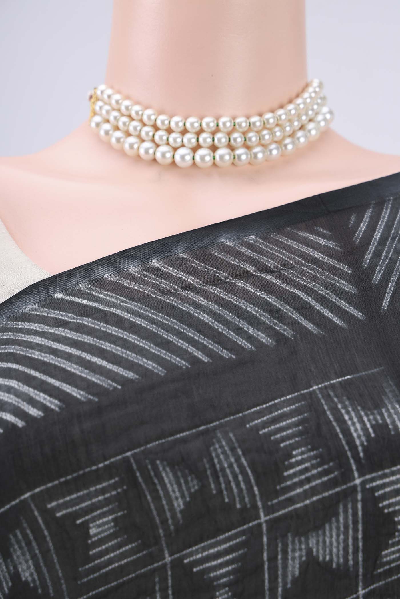 Border image of Black Chanderi Silk Saree with Printed design on the body and Zari Border. 