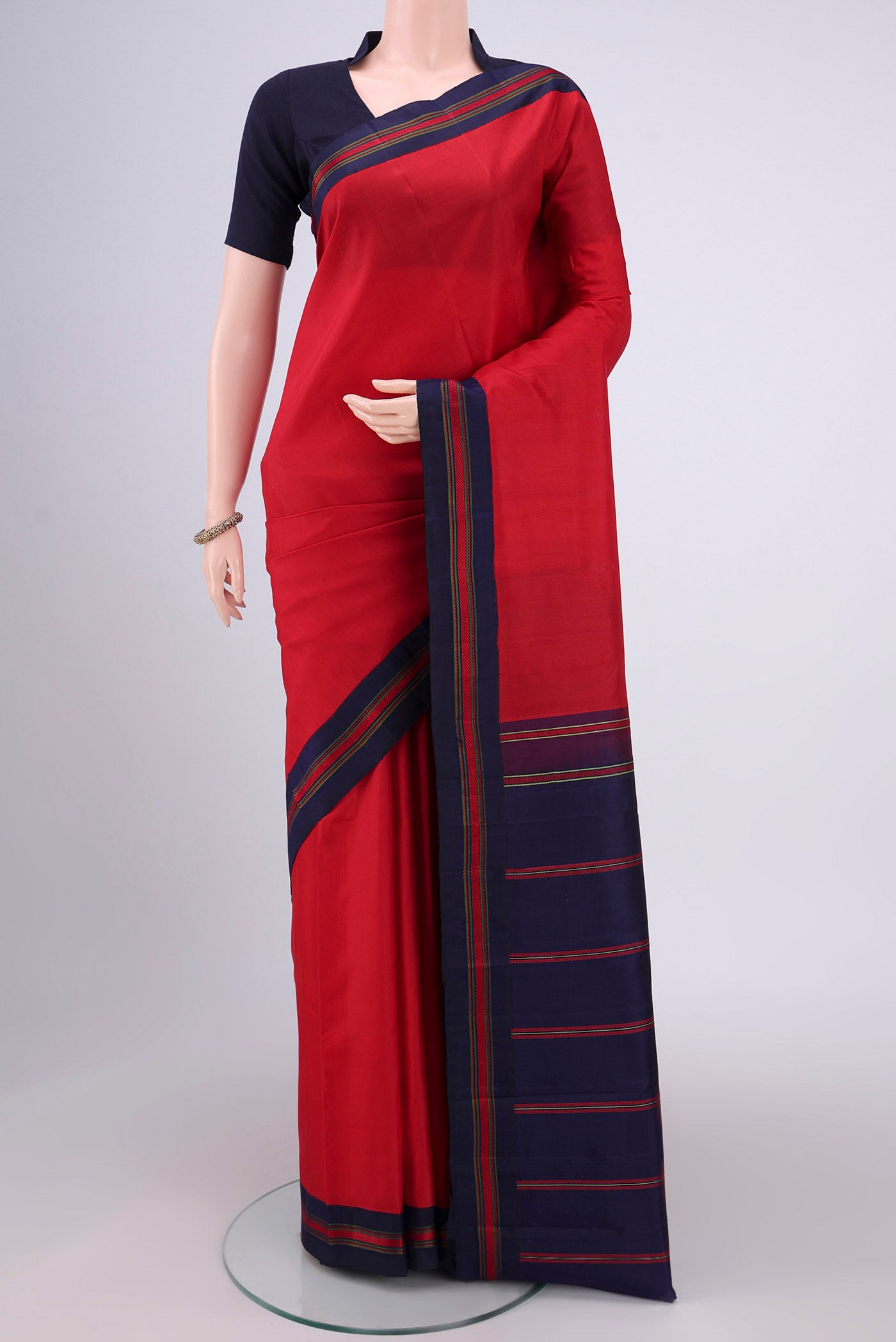Red Dual Tone Kanjivaram Silk Saree with Plain Body and Thread Border.  displayed on a mannequin