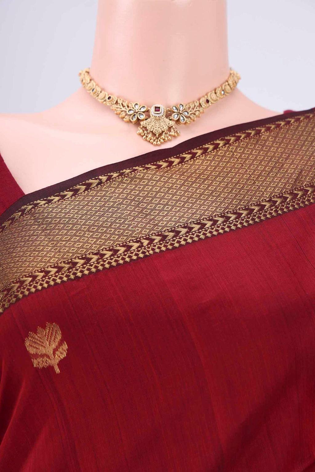 Border image of Maroon Maheshwari Silk Cotton Saree with Zari Butta on the body and Zari Border. 