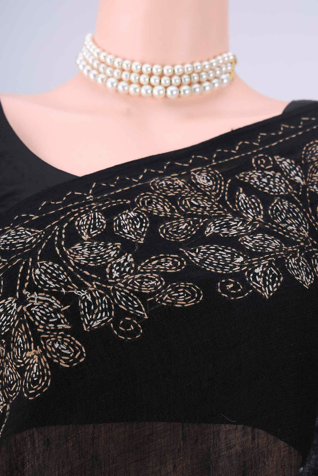 Border image of Black Linen Cotton Saree with Kantha Work on the body and Thread Border. 