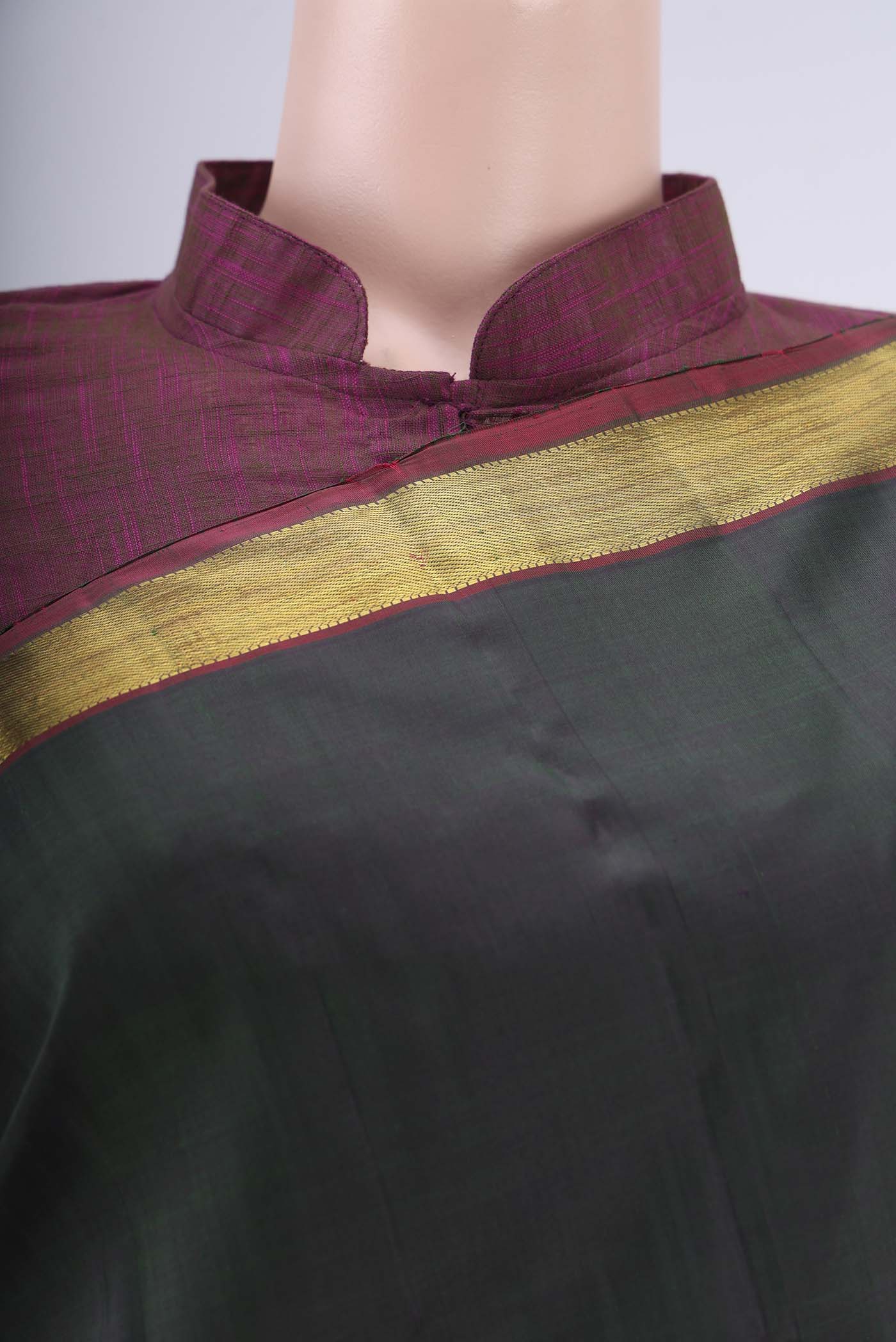 Border image of Bottle Green Kanjivaram Silk Saree with Plain Body and Zari Border. 