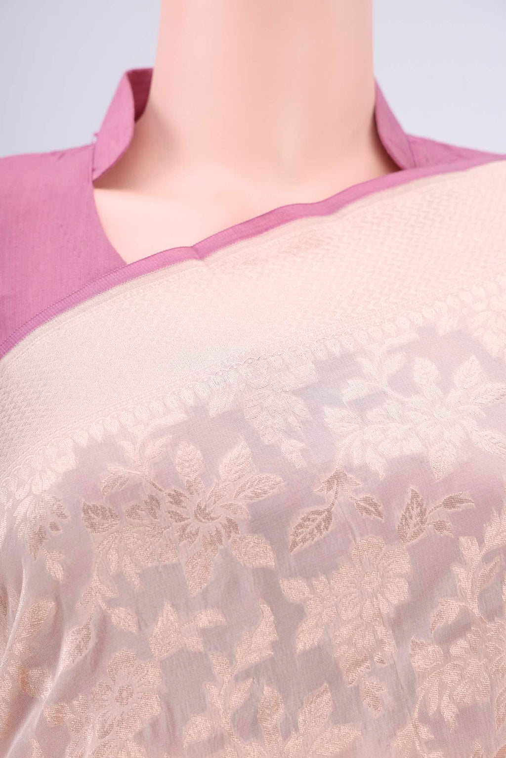 Border image of Beige Banarasi Silk Saree with Zari Brocade on the body and Zari Border. 