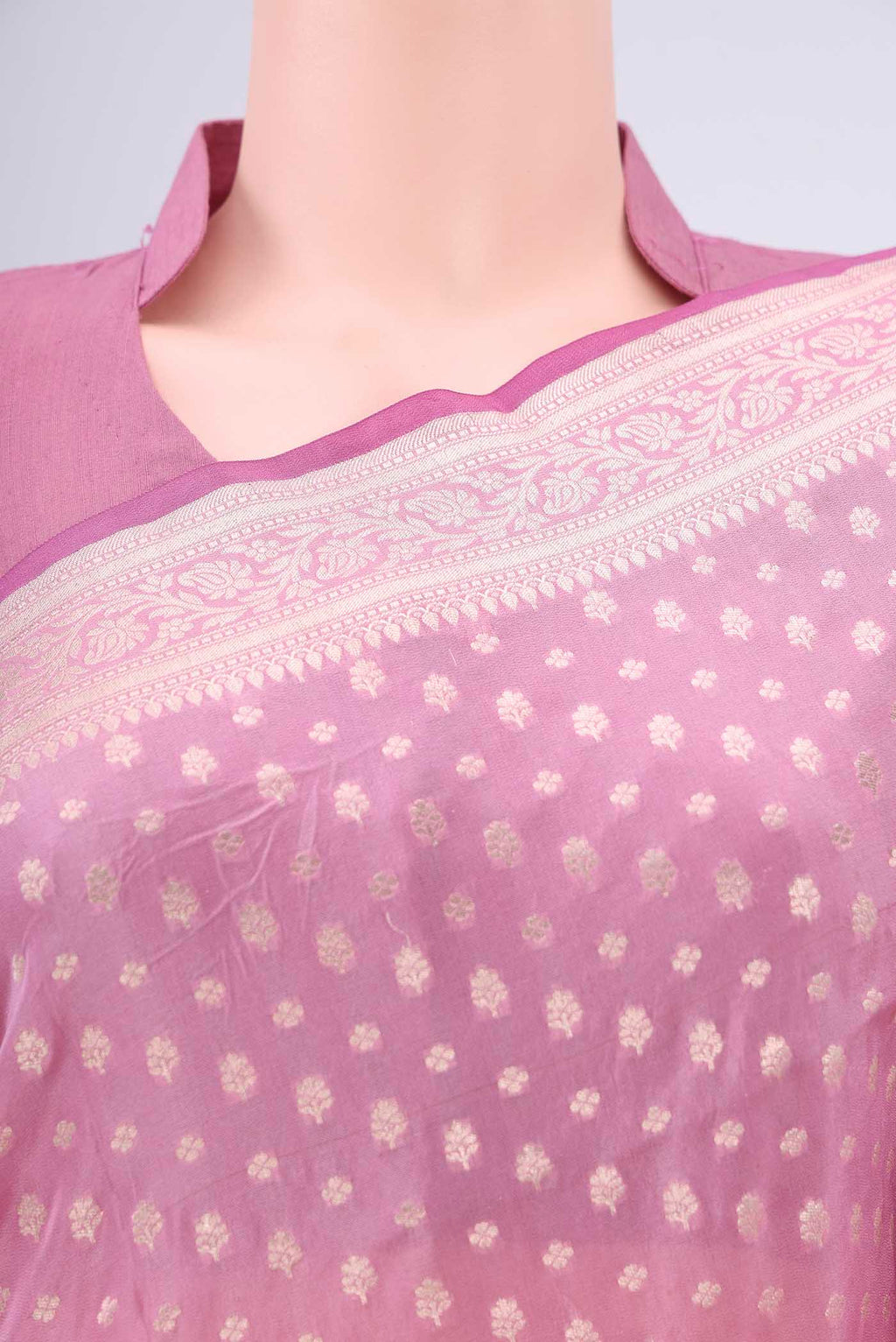 Border image of Rose pink Dual Tone Banarasi Silk Saree with Zari Butta on the body and Zari Border. 