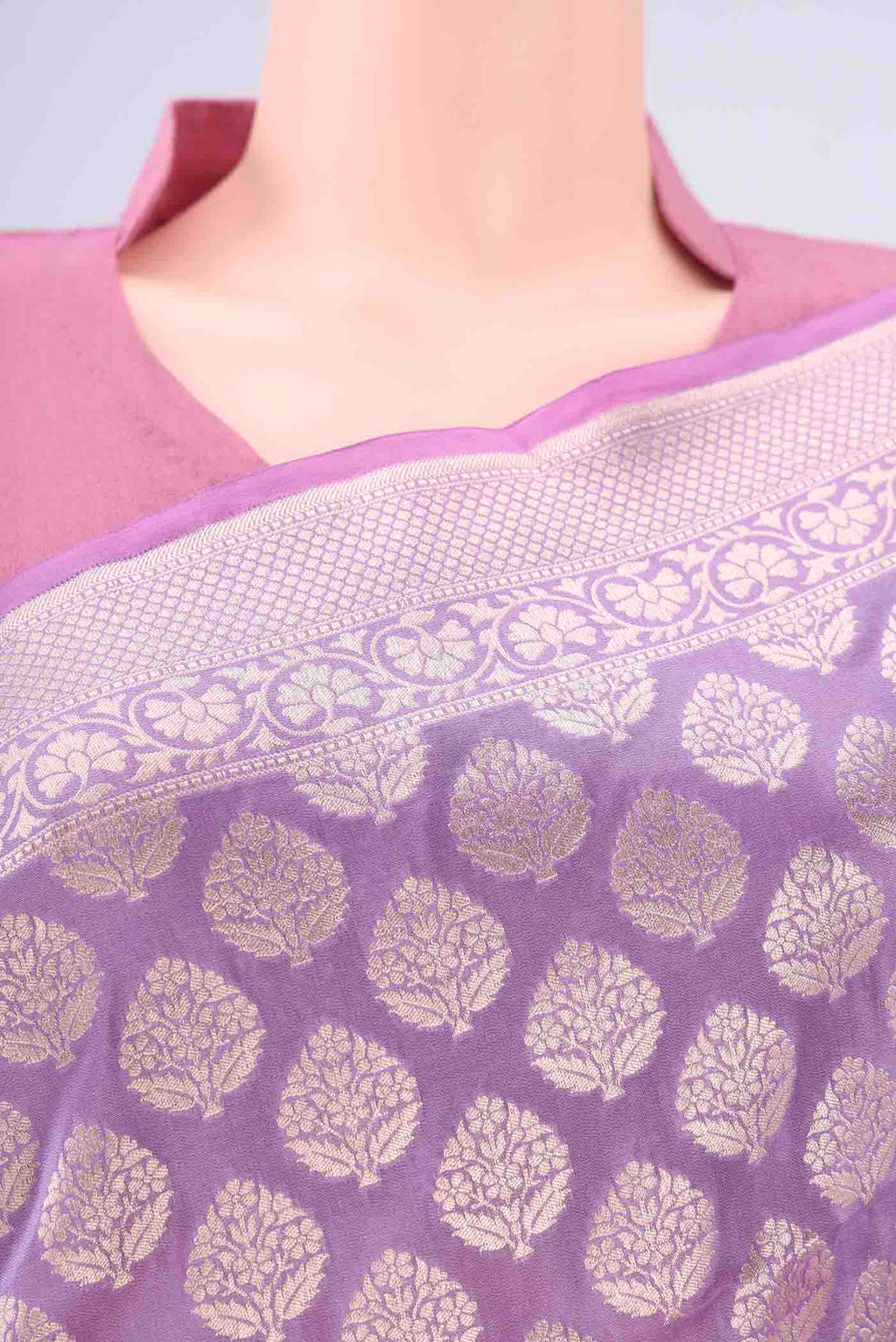 Border image of Lavender Banarasi Silk Saree with Zari Butta on the body and Zari Border. 