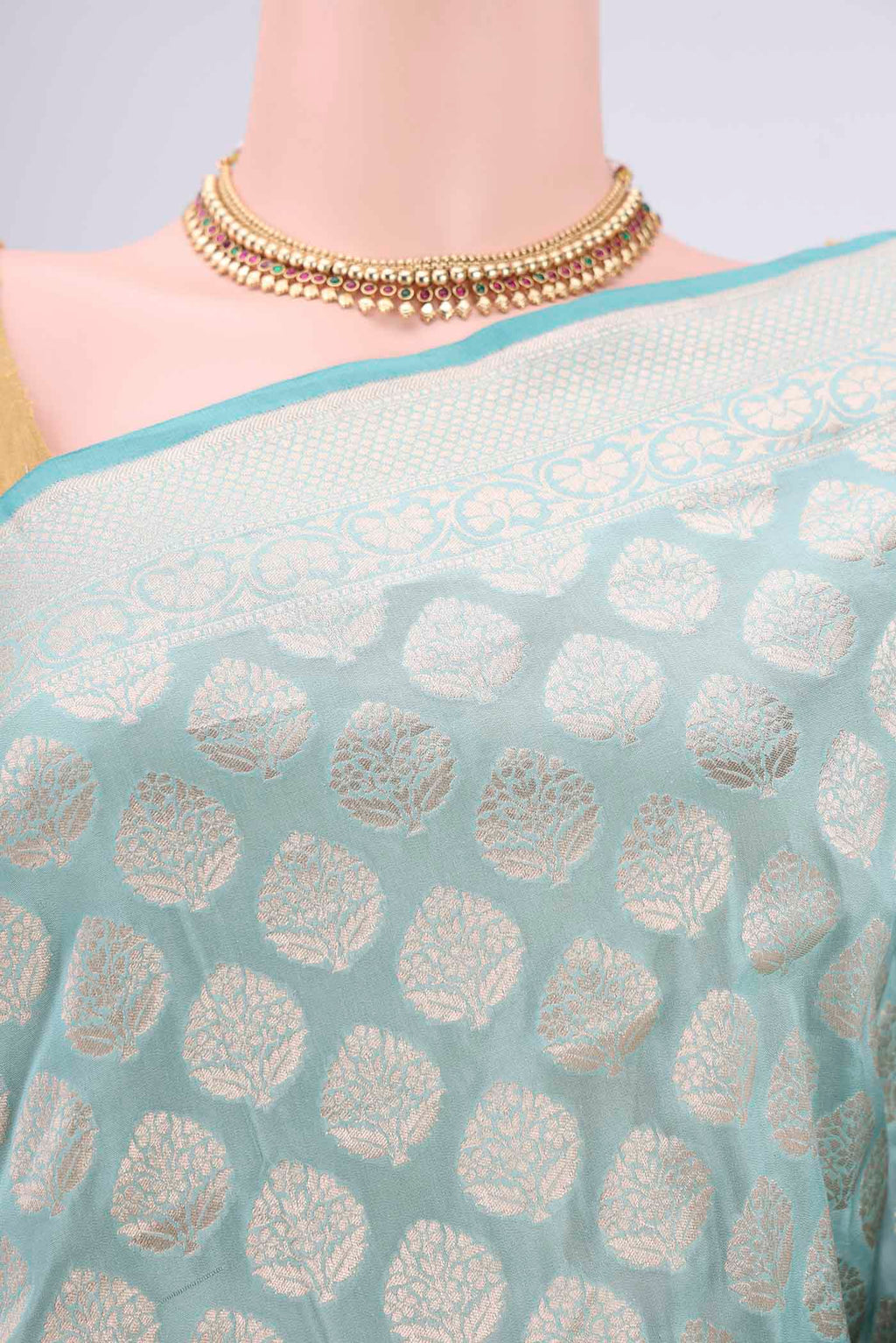 Border image of Sea Green Dual Tone Banarasi Silk Saree with Zari Butta on the body and Zari Border. 