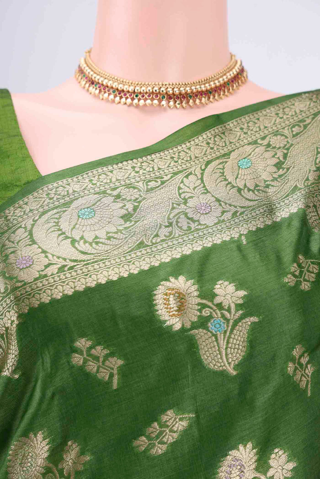 Border image of Green Banarasi Tussar Silk Saree with Zari And Thread Butta on the body and Zari And Thread Border. 