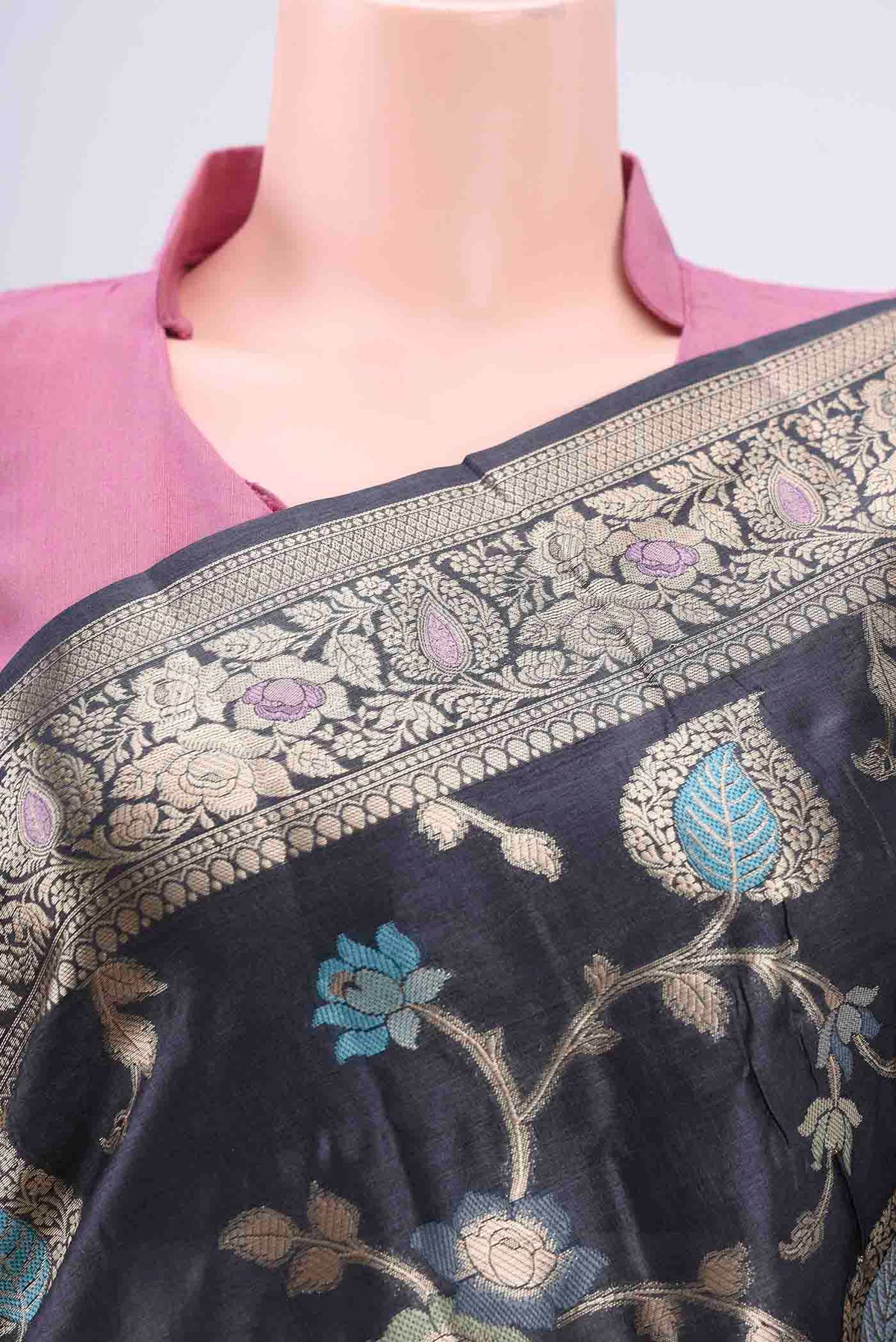 Border image of Davys Grey Banarasi Tussar Silk Saree with Zari Brocade on the body and Zari And Thread Border. 