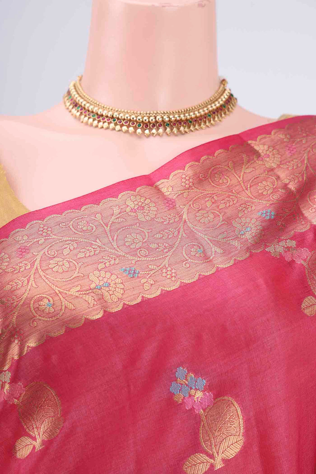 Border image of Pink Banarasi Raw Silk Saree with Zari And Thread Butta on the body and Zari And Thread Border. 