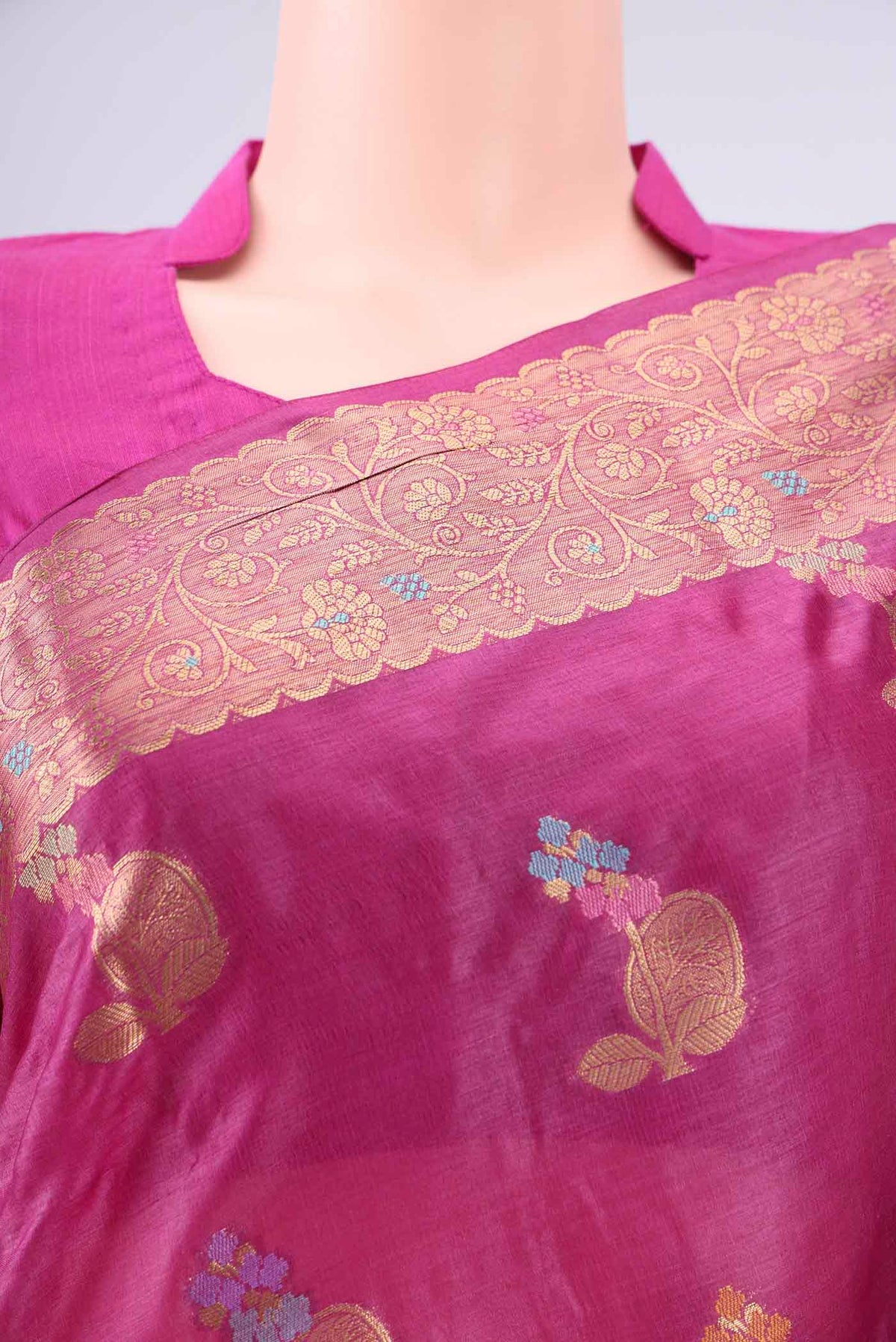 Border image of Magenta Banarasi Tussar Silk Saree with Zari And Thread Butta on the body and Zari And Thread Border. 