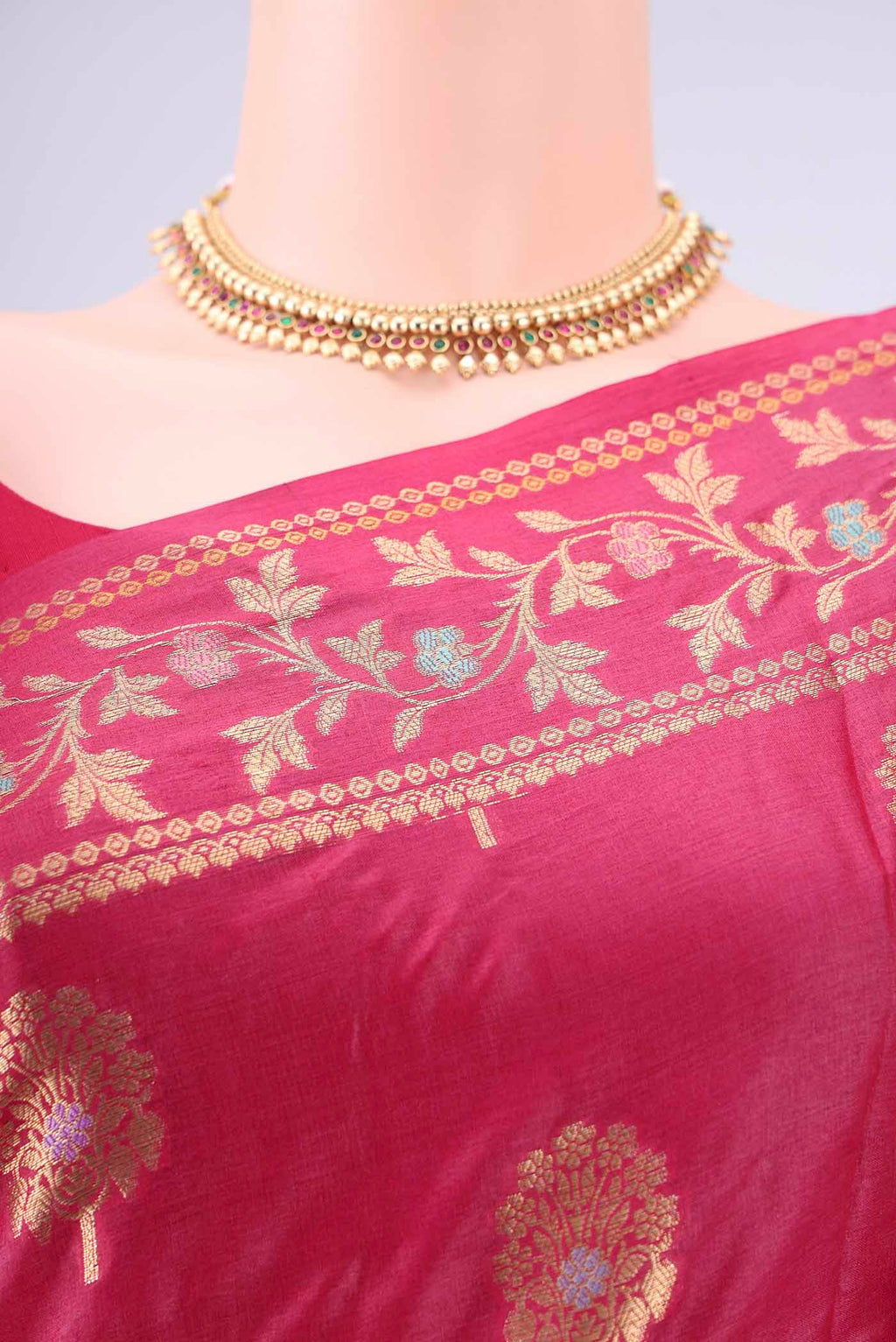 Border image of Rani Pink Banarasi Tussar Silk Saree with Zari And Thread Butta on the body and Zari And Thread Border. 