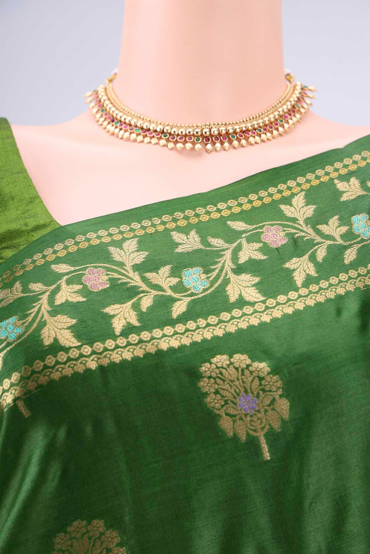 Border image of Green Banarasi Tussar Silk Saree with Zari And Thread Butta on the body and Zari And Thread Border. 
