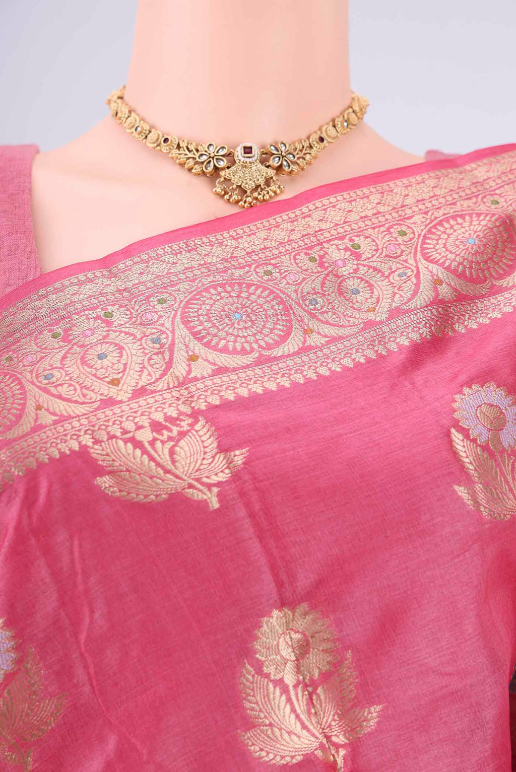 Border image of Pink Banarasi Tussar Silk Saree with Zari And Thread Butta on the body and Zari And Thread Border. 