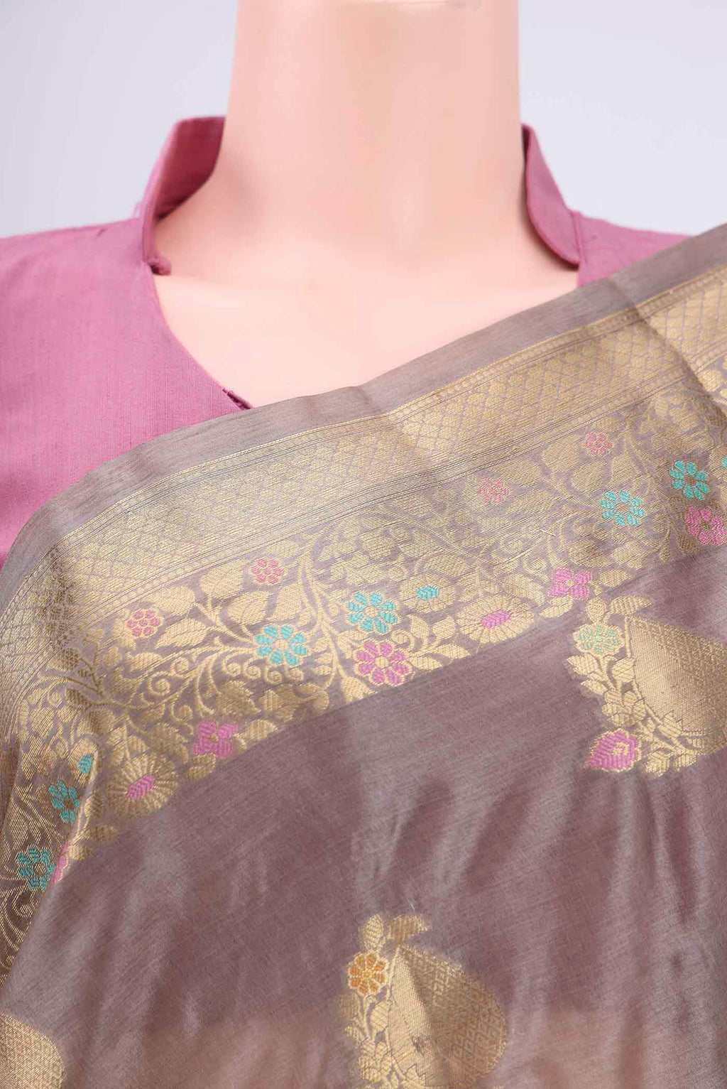Border image of Beige Banarasi Tussar Silk Saree with Zari And Thread Butta on the body and Zari And Thread Border. 