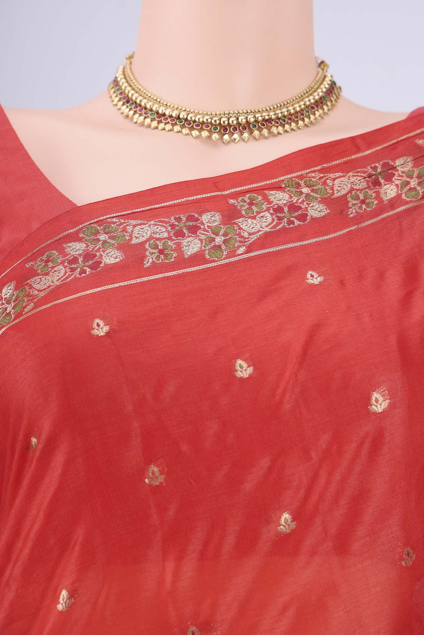 Border image of Imperial Pink Banarasi Tussar Silk Saree with Zari And Thread Butta on the body and Zari And Thread Border. 