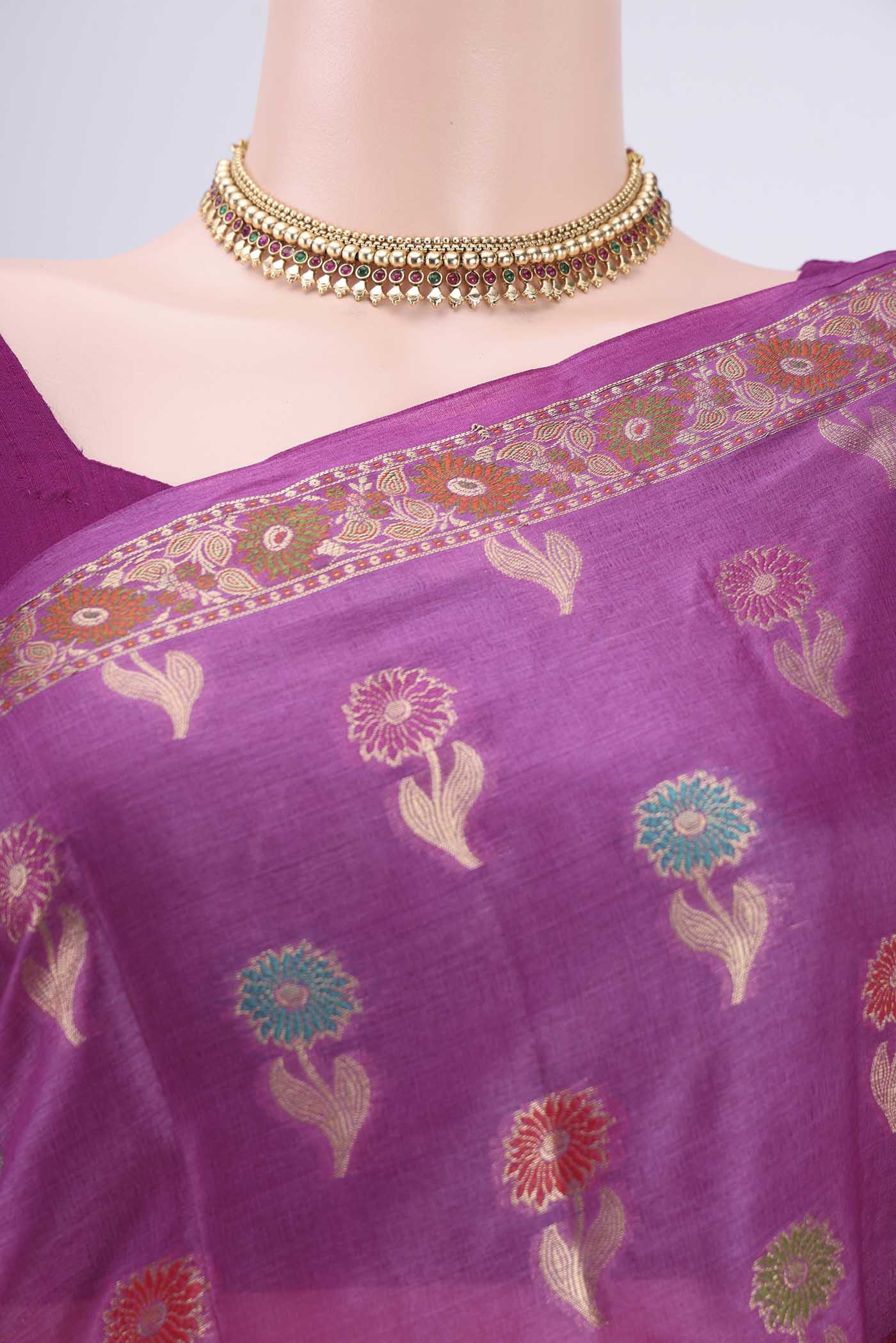 Border image of Light Magenta Banarasi Raw Silk Saree with Zari And Thread Butta on the body and Zari And Thread Border. 