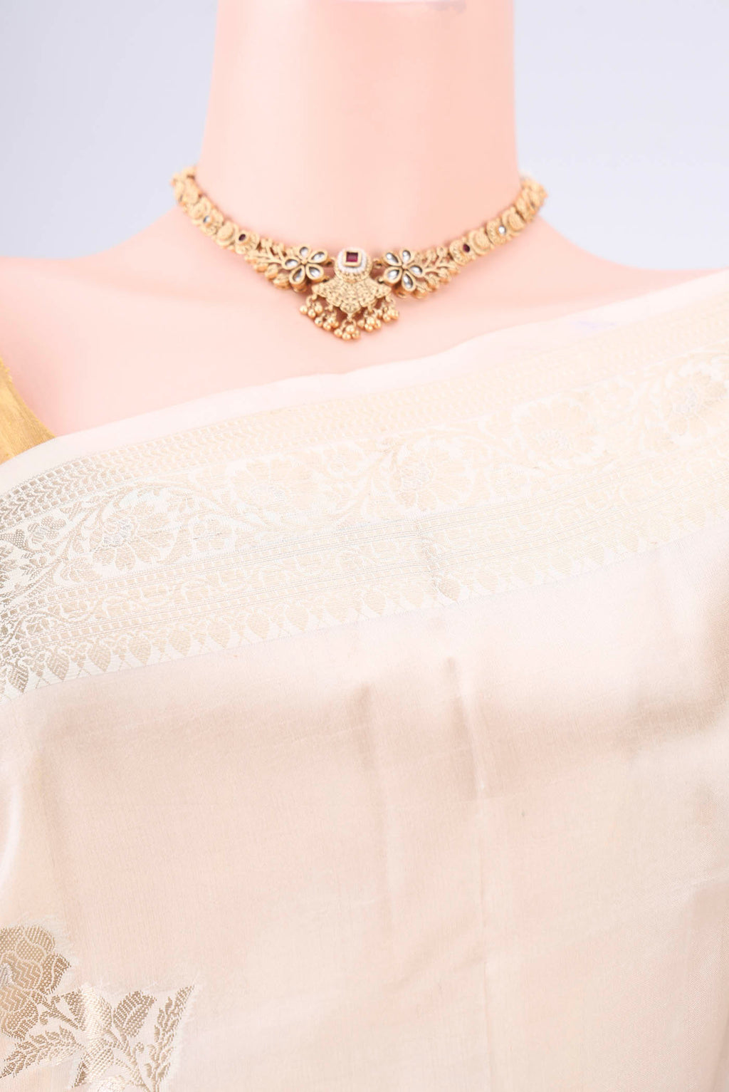 Border image of Off White Banarasi Raw Silk Saree with Zari Butta on the body and Zari Border. 