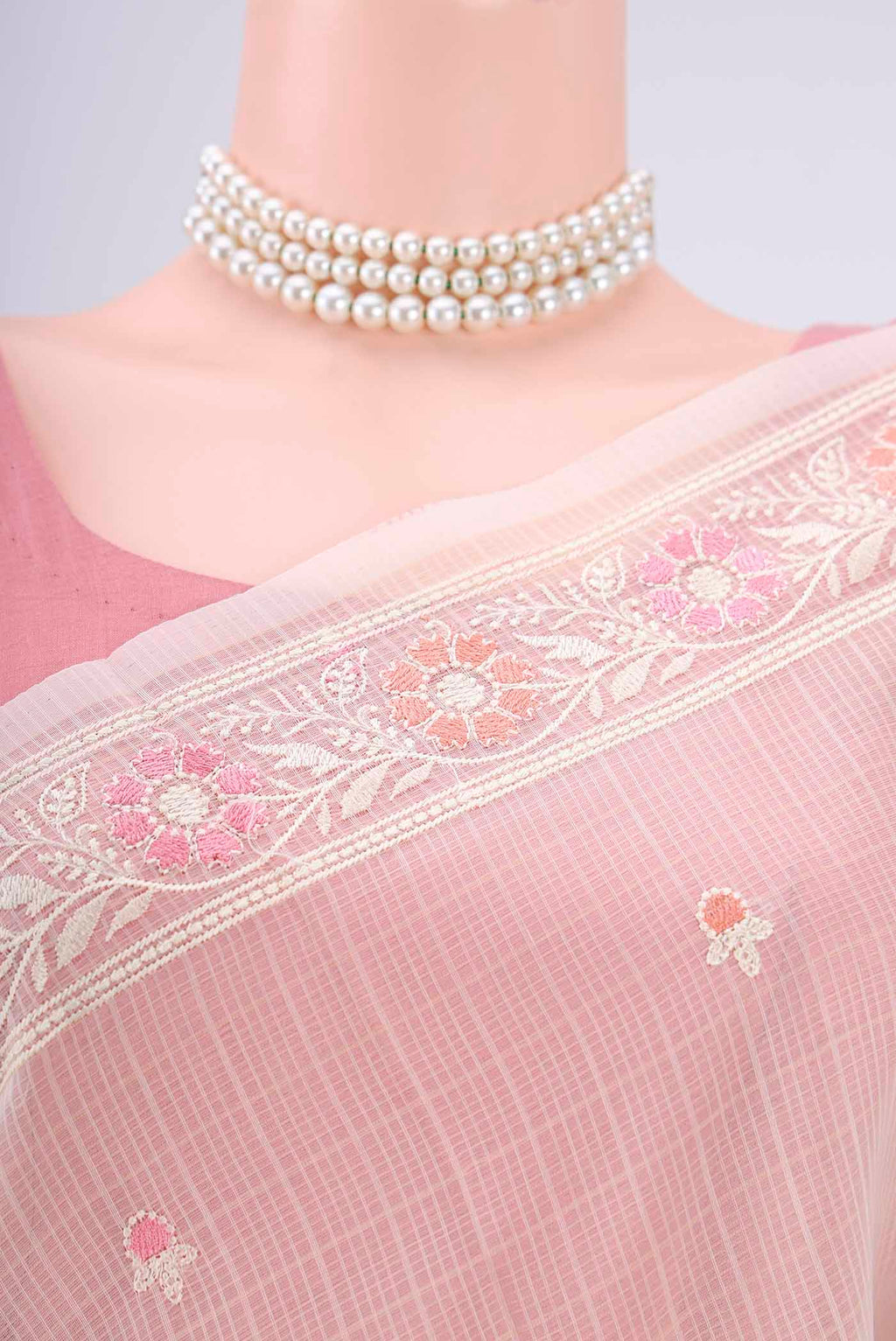 Border image of Off White Blended Kota Cotton Saree with Thread Butta on the body and Embroidery Border. 