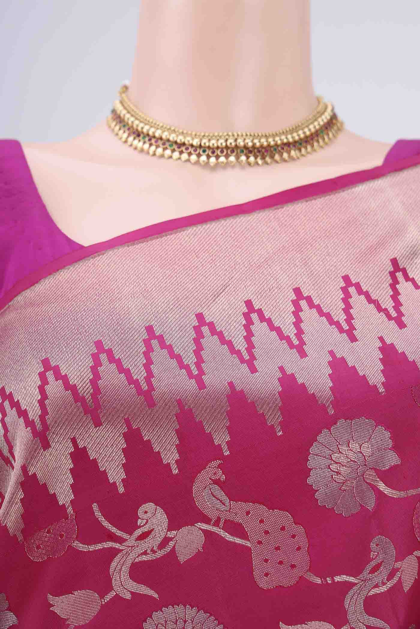 Border image of Orange with Pink Dual Tone Soft Silk Saree with Zari Brocade on the body and Zari Border. 