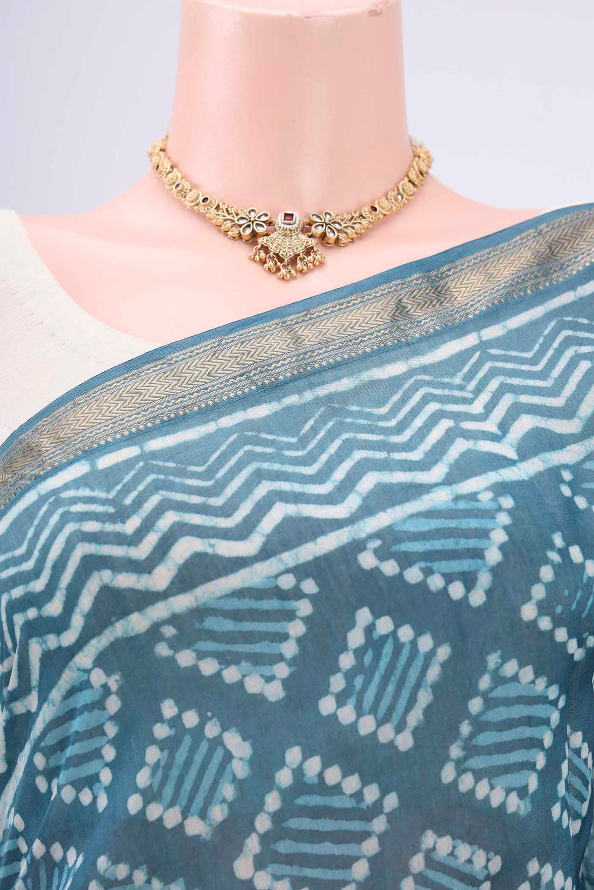 Border image of Maya Blue Maheshwari Silk Cotton Saree with Printed design on the body and Zari Border. 