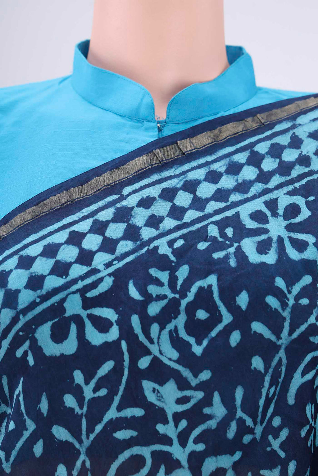 Border image of Navy Blue Chanderi Silk Saree with Batik Print on the body and Zari Border. 