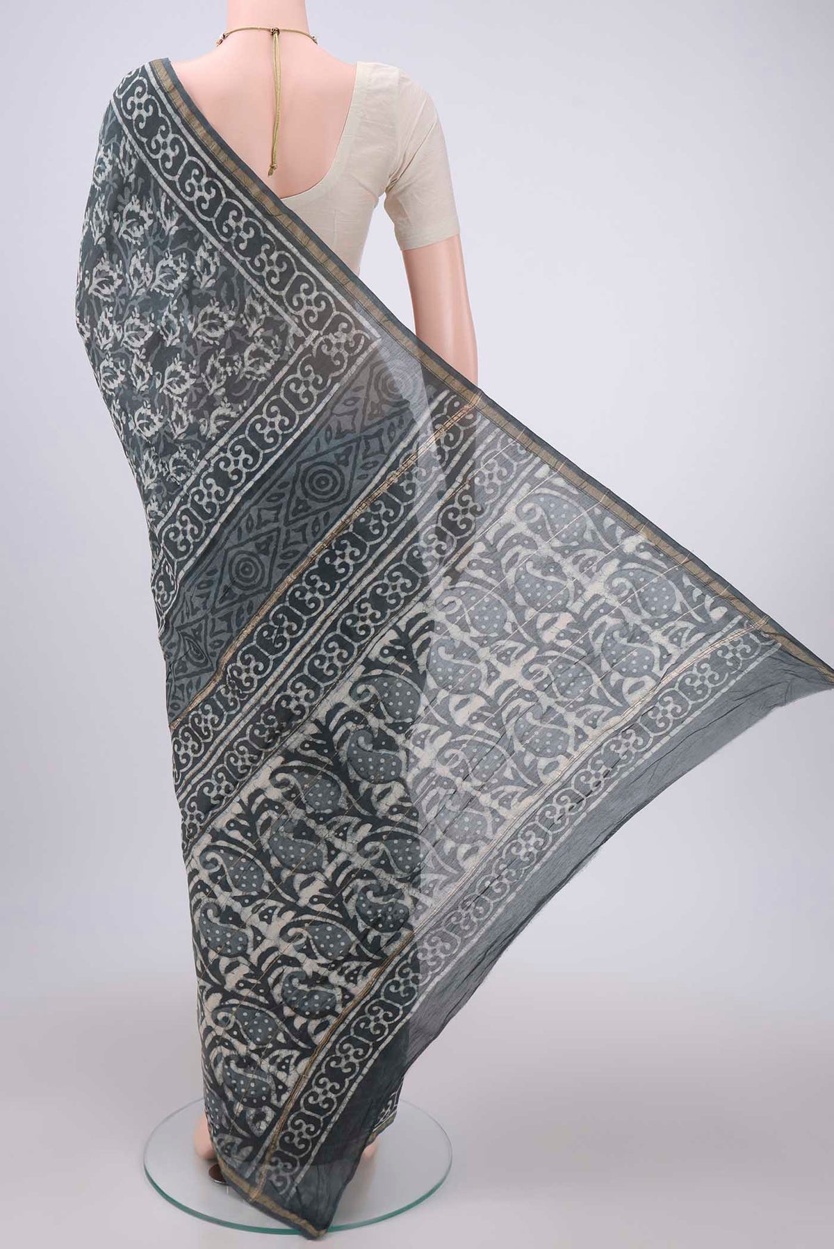 Flat view of Davys Grey Maheshwari Silk Cotton Saree with Batik Print on the body and Zari Border. 