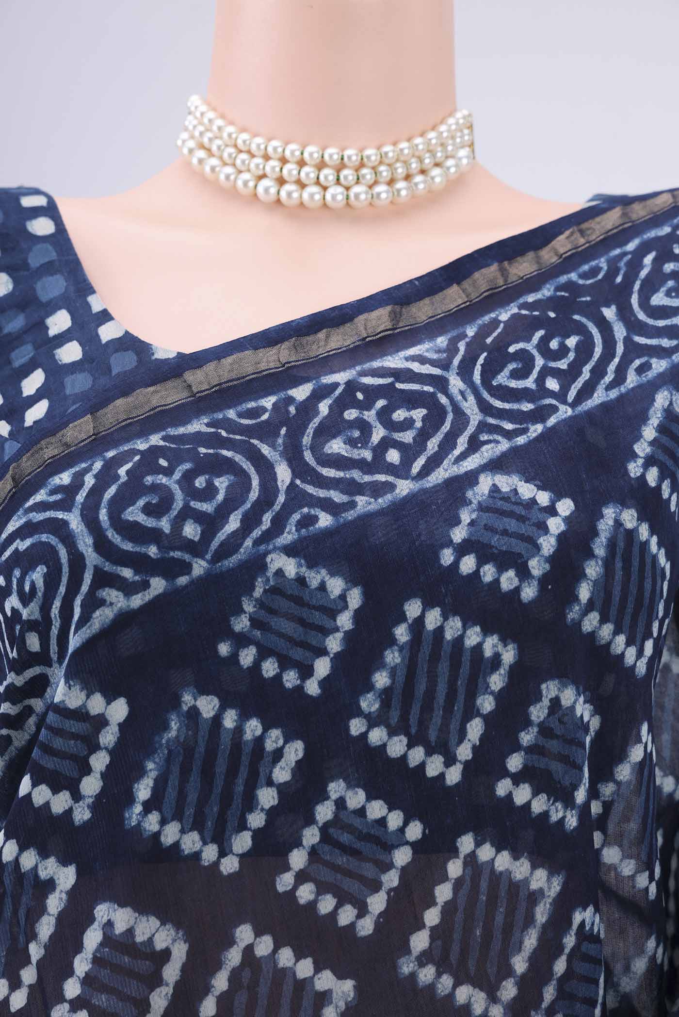 Border image of Indigo Maheshwari Silk Cotton Saree with Batik Print on the body and Zari Border. 