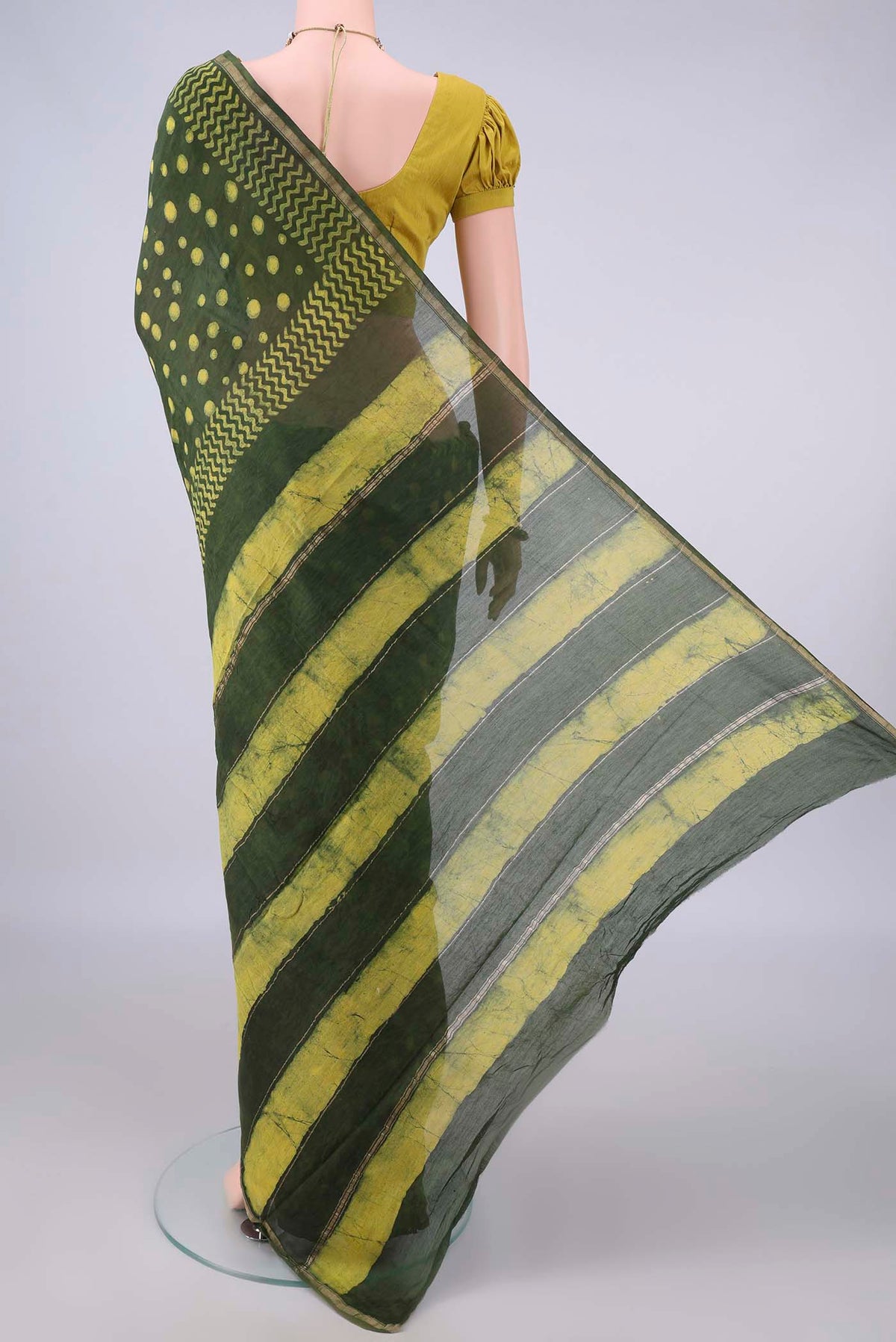 Flat view of Mehandi Green Chanderi Cotton Saree with Batik Print on the body and Thin Zari Line. 