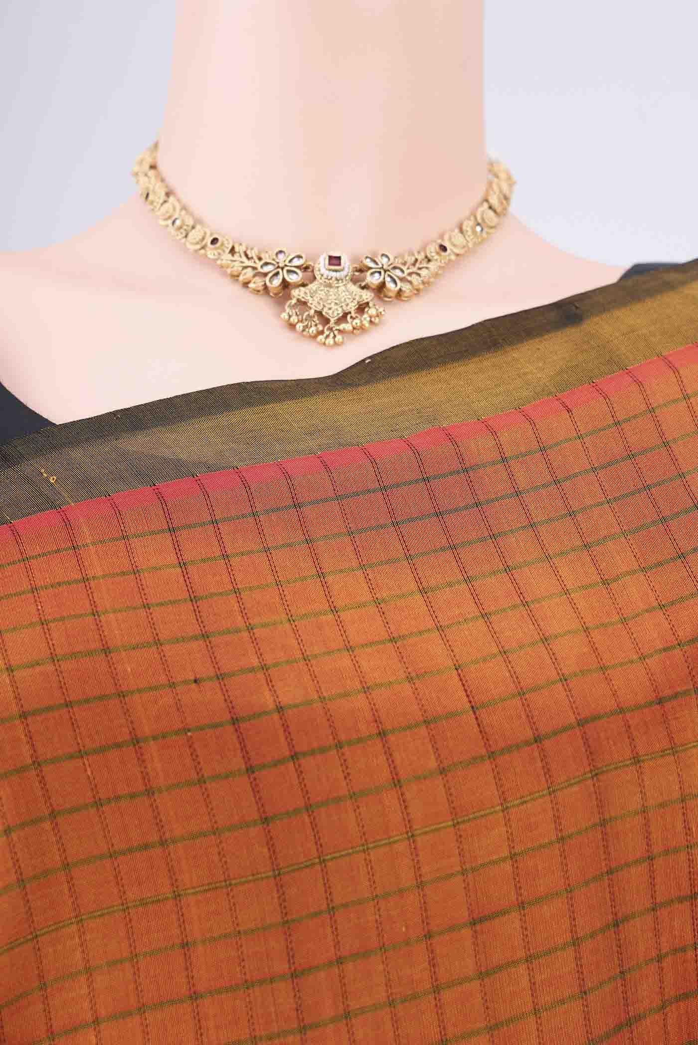 Border image of Rust Coimbatore Silk Cotton Saree with Checked design on the body and Plain Border. 