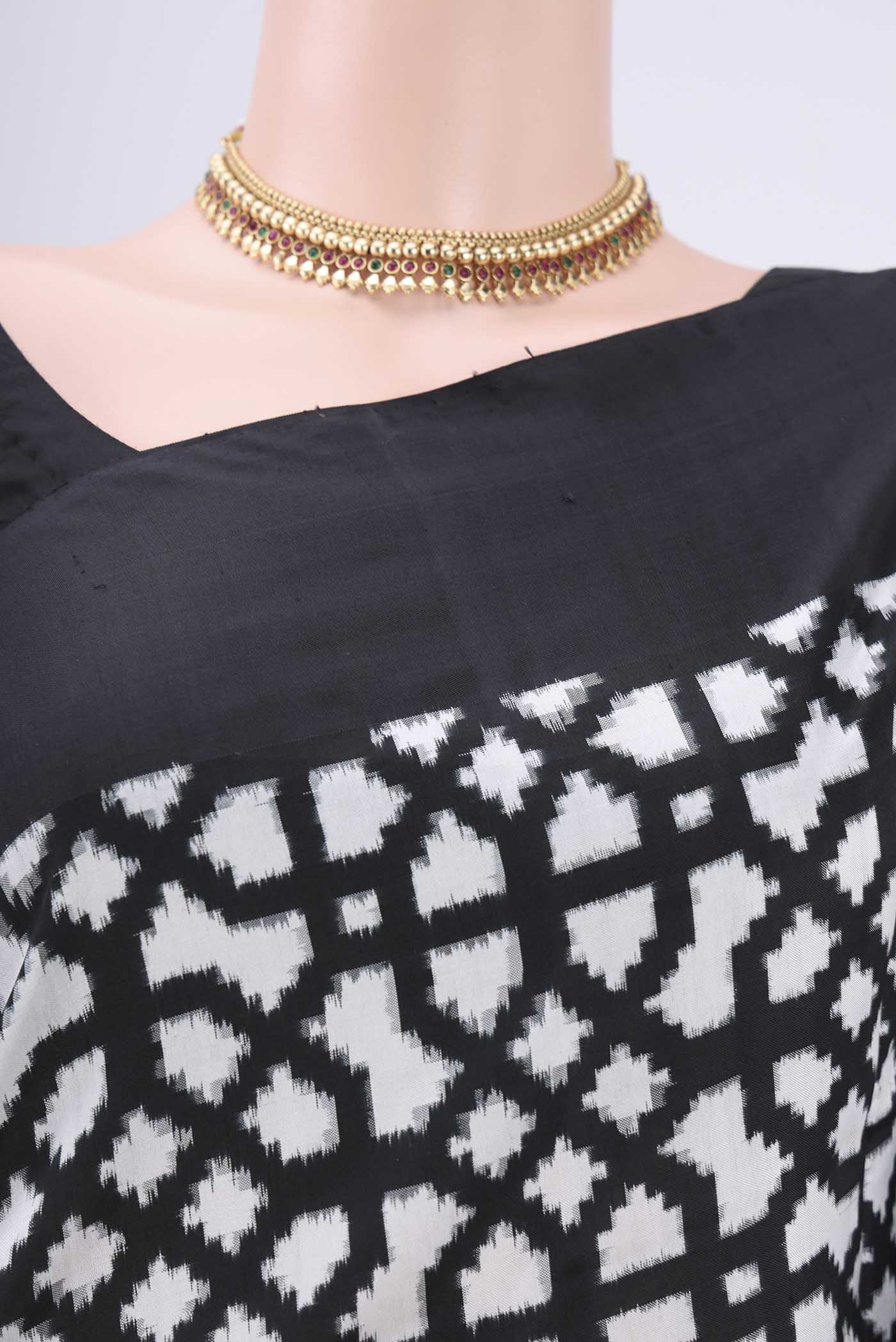 Border image of White Pochampally Silk Saree with Ikat design on the body and Zari Border. 
