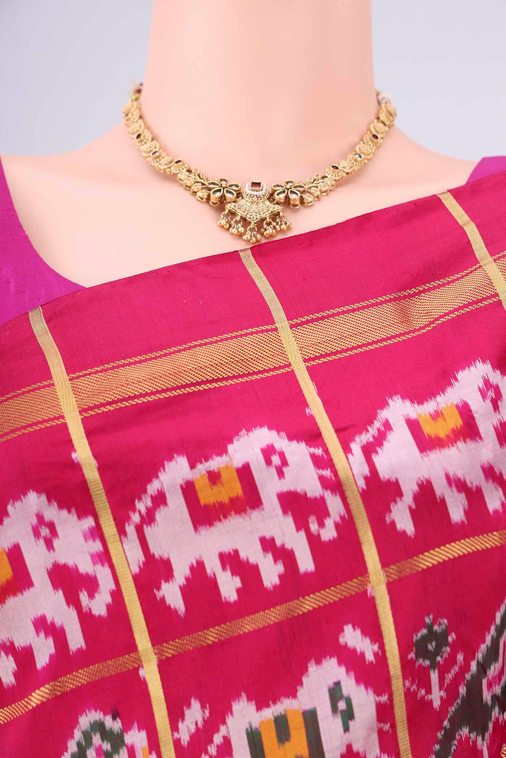 Border image of Rani Pink Pochampally Silk Saree with Checked design on the body and Plain Border. 