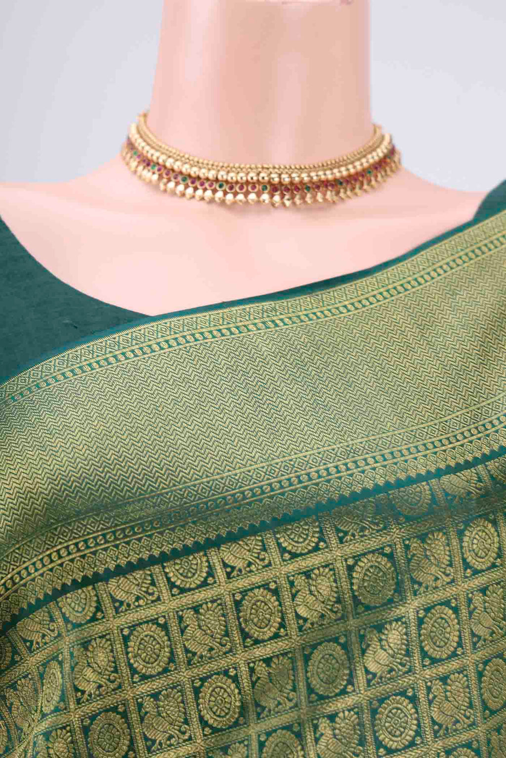Border image of Bottle Green Kanjivaram Silk Saree with Zari Brocade on the body and Zari Border. 