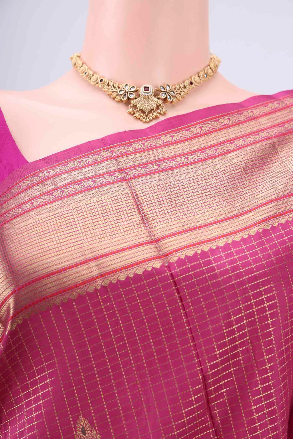 Border image of Pink Kanjivaram Silk Saree with Checked design on the body and Zari And Thread Border. 