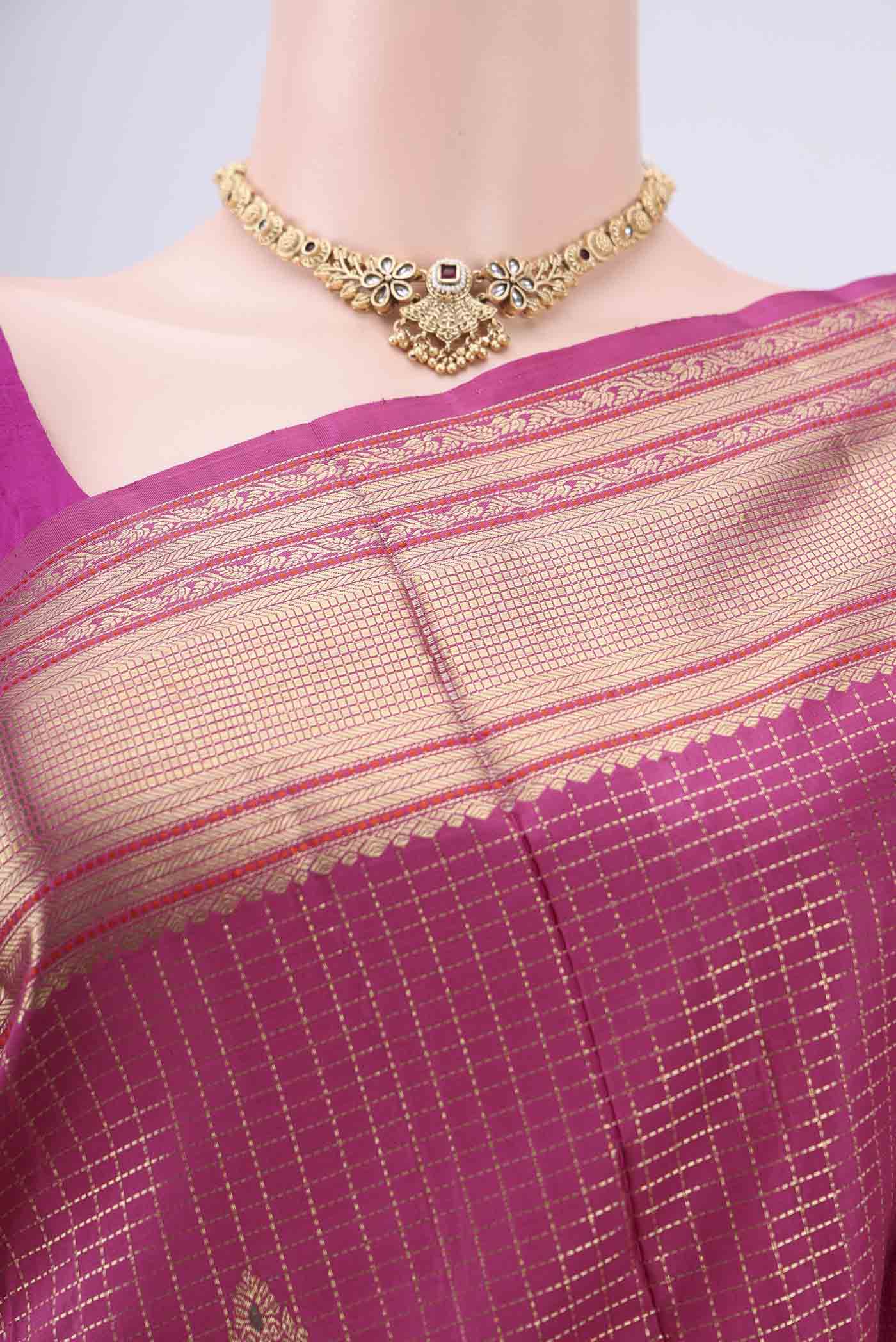 Border image of Pink Kanjivaram Silk Saree with Checked design on the body and Zari And Thread Border. 