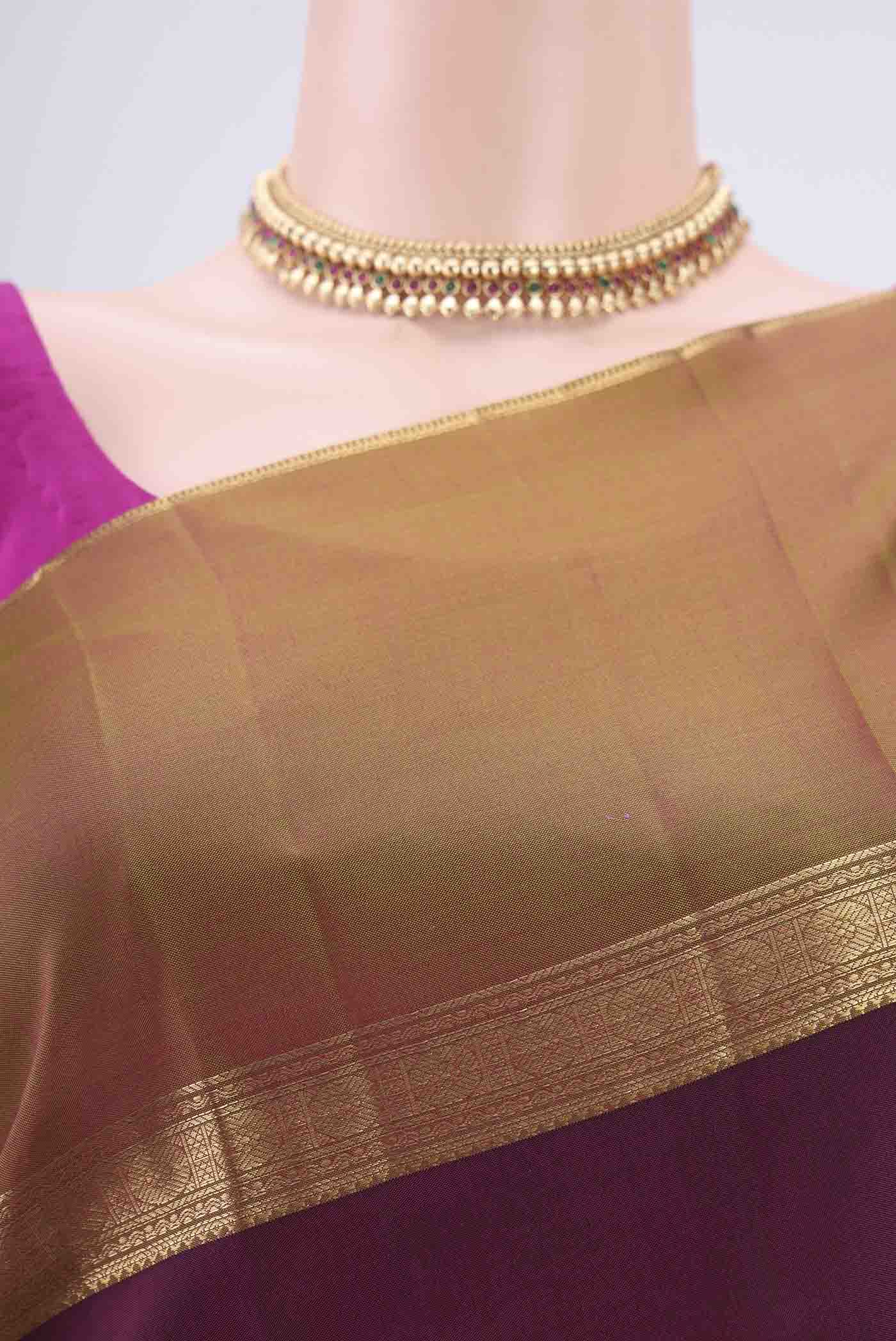 Border image of Maroon Kanchipuram Silk Saree with Zari Butta on the body and Ganga Jamuna Border. 