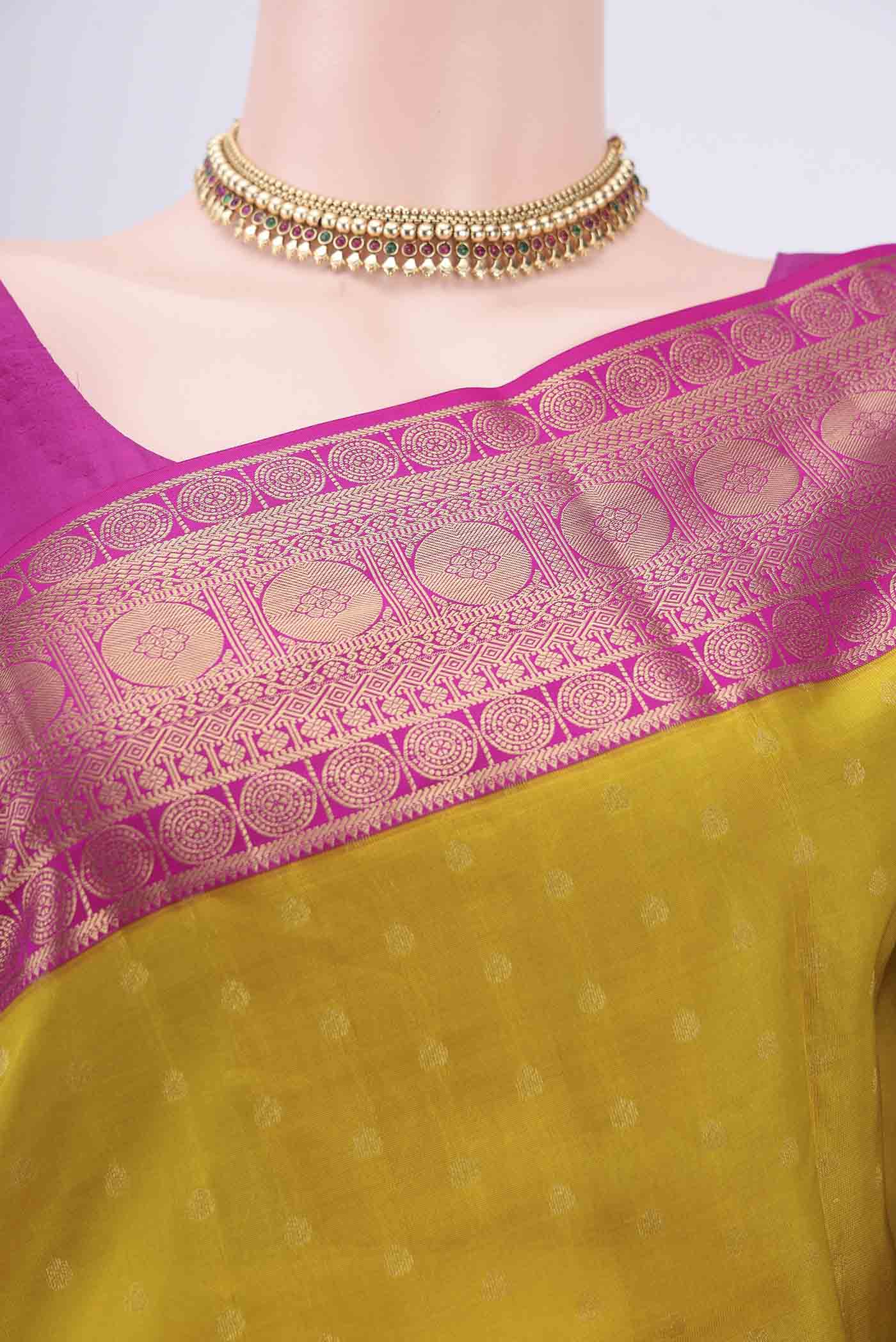 Border image of Acid Green Kanchipuram Silk Saree with Zari Butta on the body and Zari Border. 