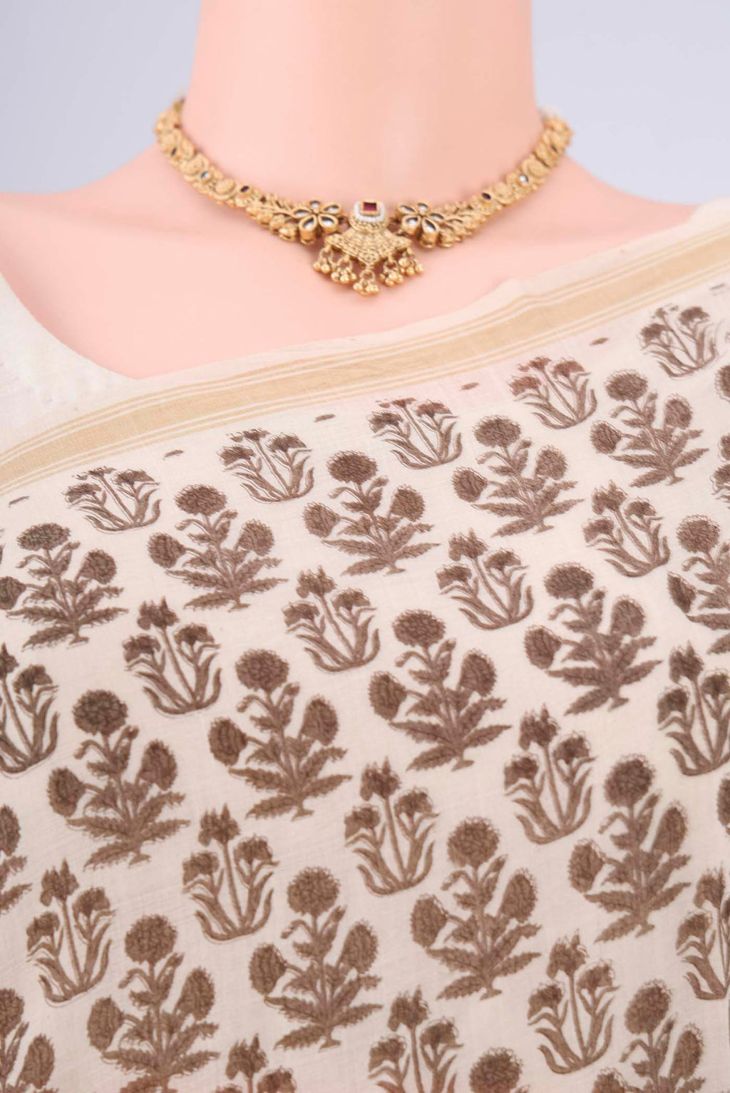 Border image of Off White Tussar Silk Saree with Floral Print on the body and Thread Border. 