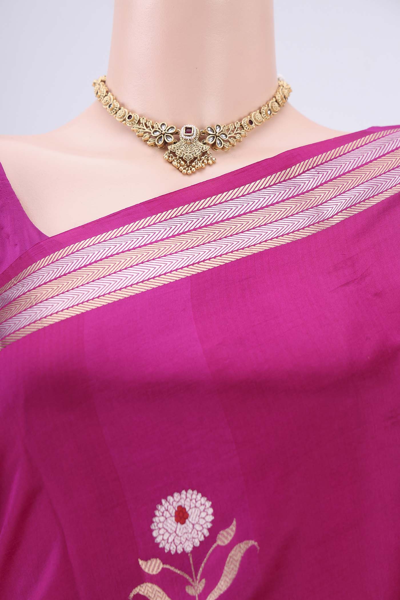 Border image of Rani Pink Banarasi Katan Silk Saree with Zari And Thread Butta on the body and Zari Border. 