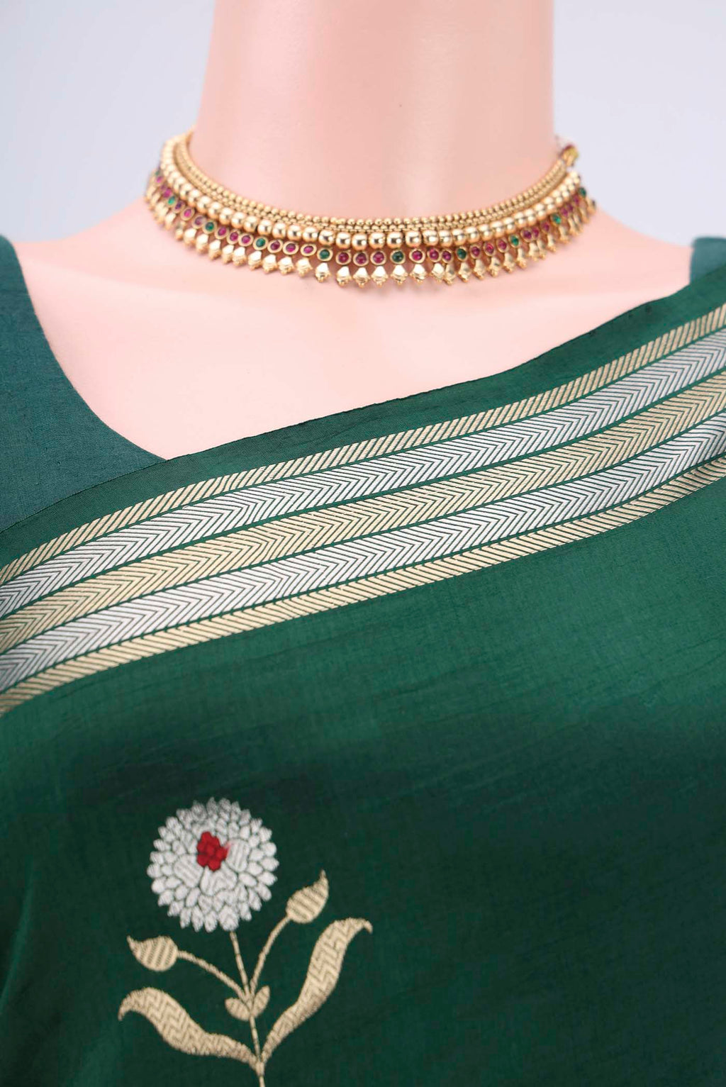 Border image of Bottle Green Banarasi Katan Silk Saree with Zari And Thread Butta on the body and Zari Border. 