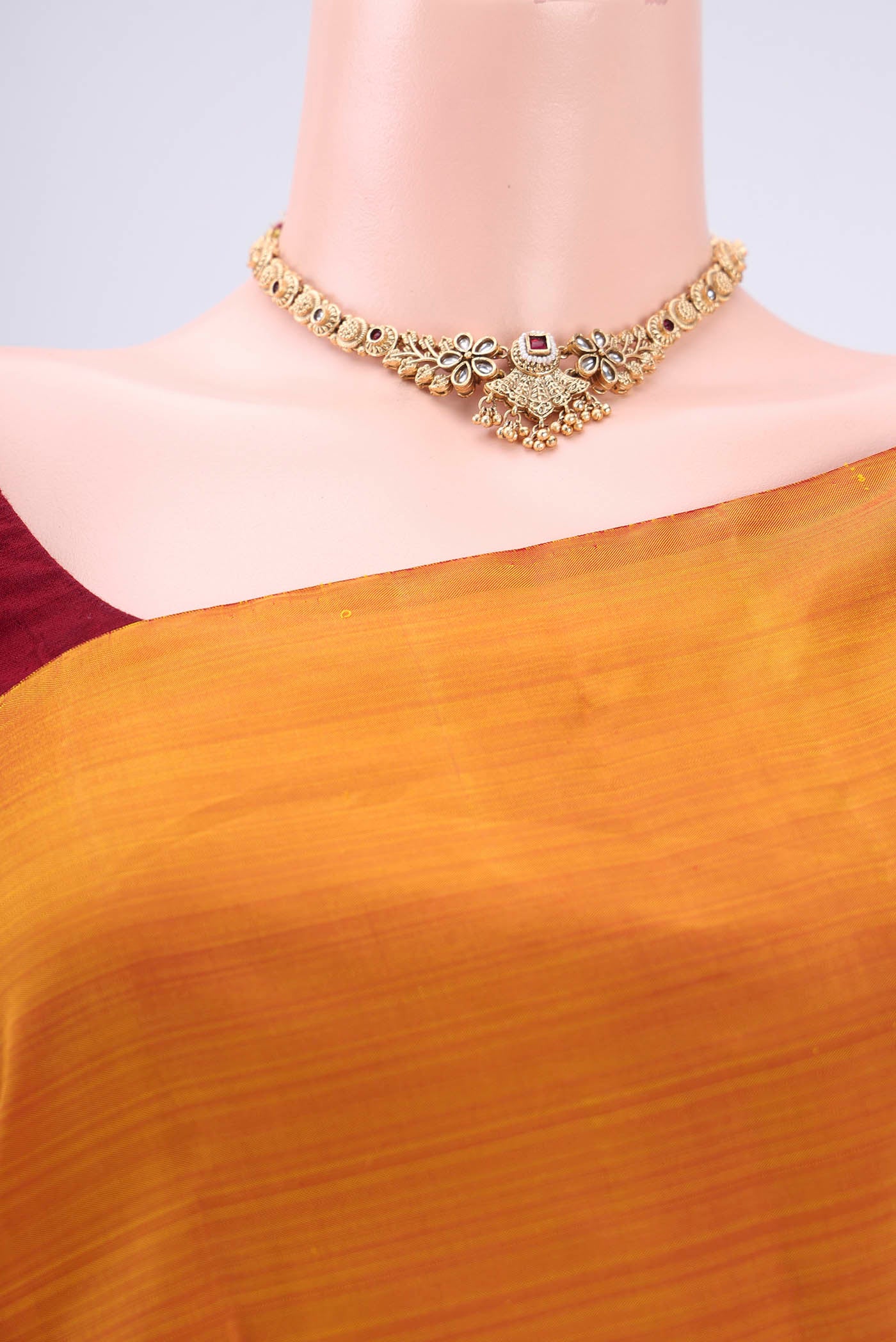 Border image of Orange Dual Tone Kanchipuram Silk Saree with Plain Body and Temple Border. 