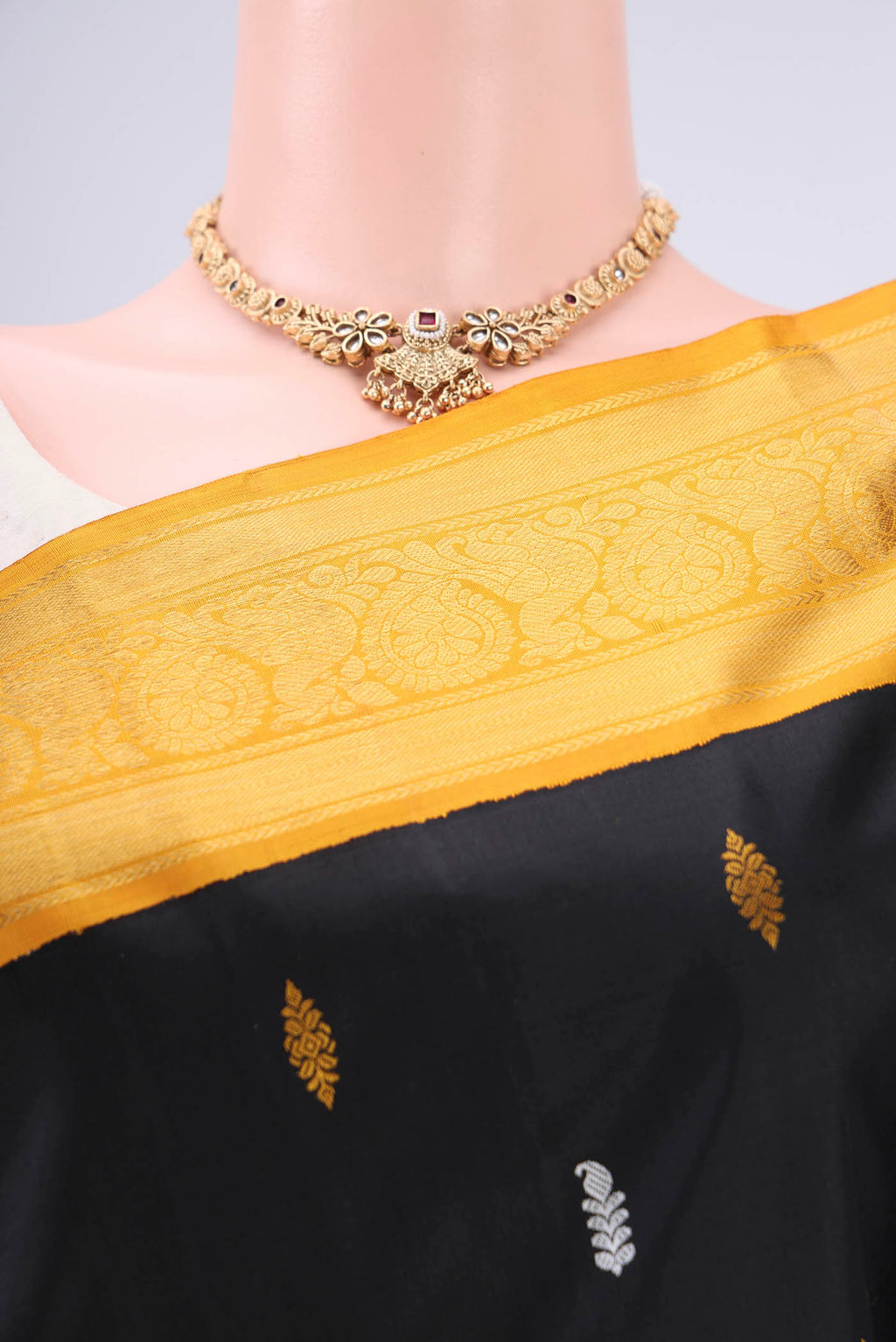 Border image of Black Dual Tone Kanjivaram Silk Saree with Plain Body and Ganga Jamuna Border. 