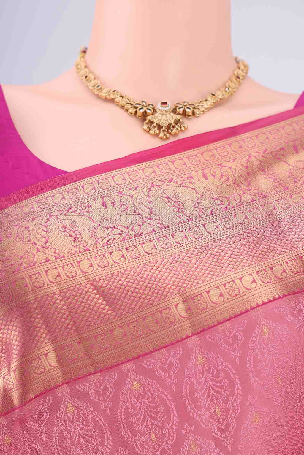 Border image of Rose pink Dual Tone Soft Silk Saree with Jacquard With Zari Butta on the body and Zari Border. 