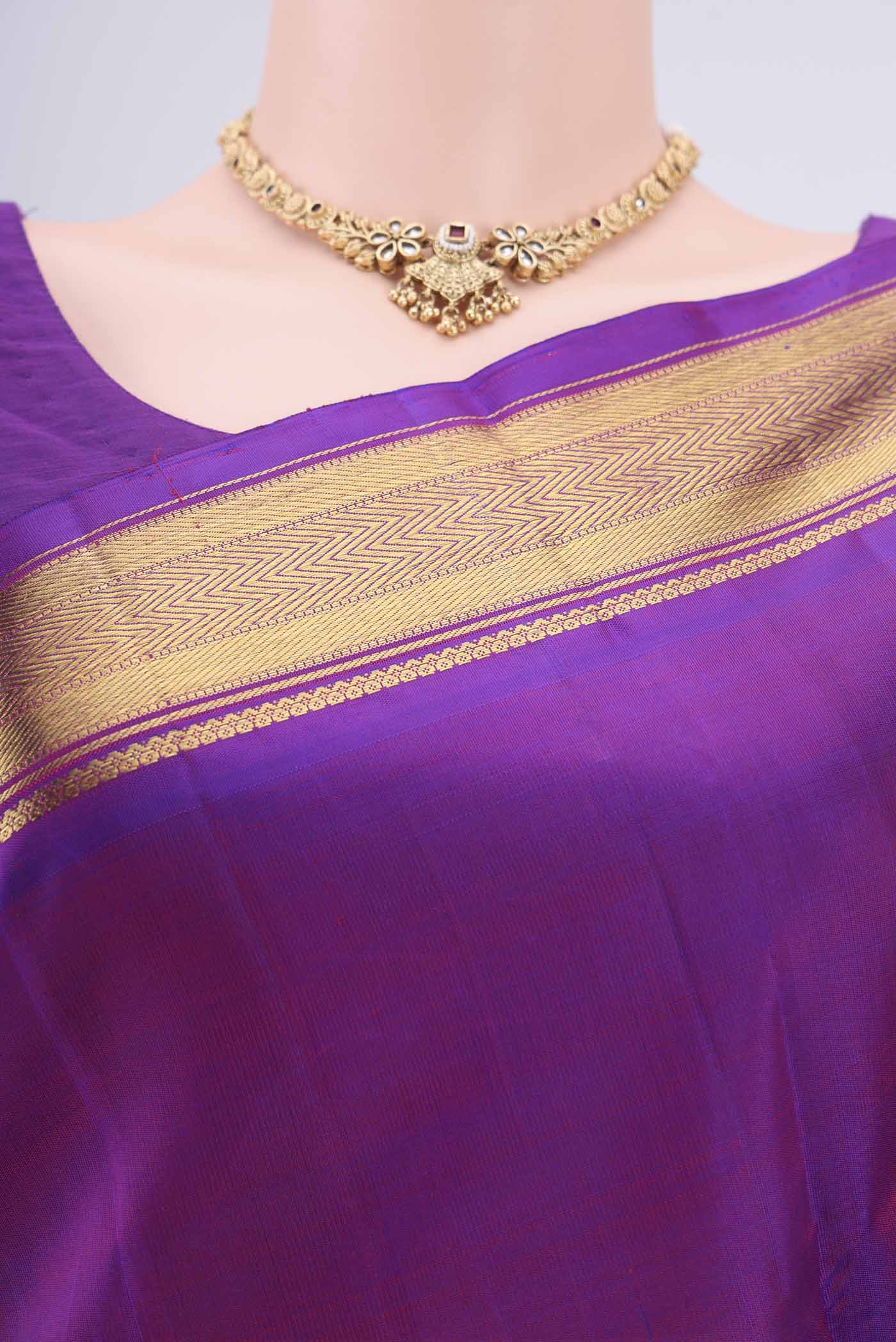 Border image of Pure Silk Pure Zari Purple Dual Tone Kanchipuram Saree with Zari Butta on the body and Zari Border. 
