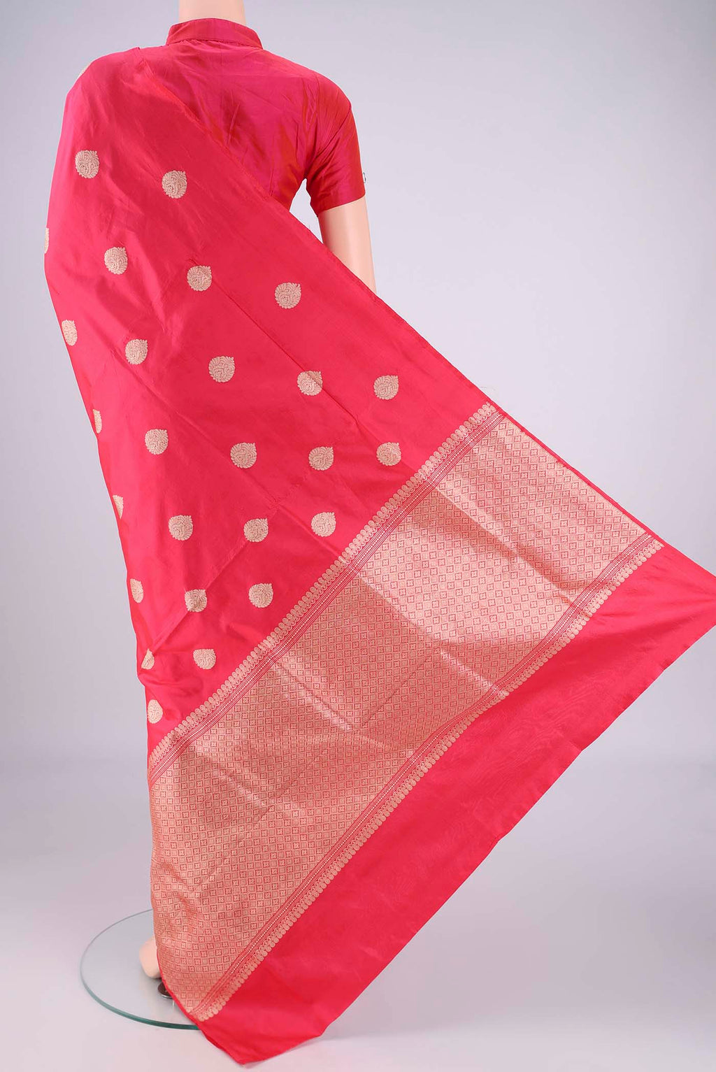 Flat view of Dark Pink Dual Tone Banarasi Silk Saree with Zari Butta on the body and Without Border. 