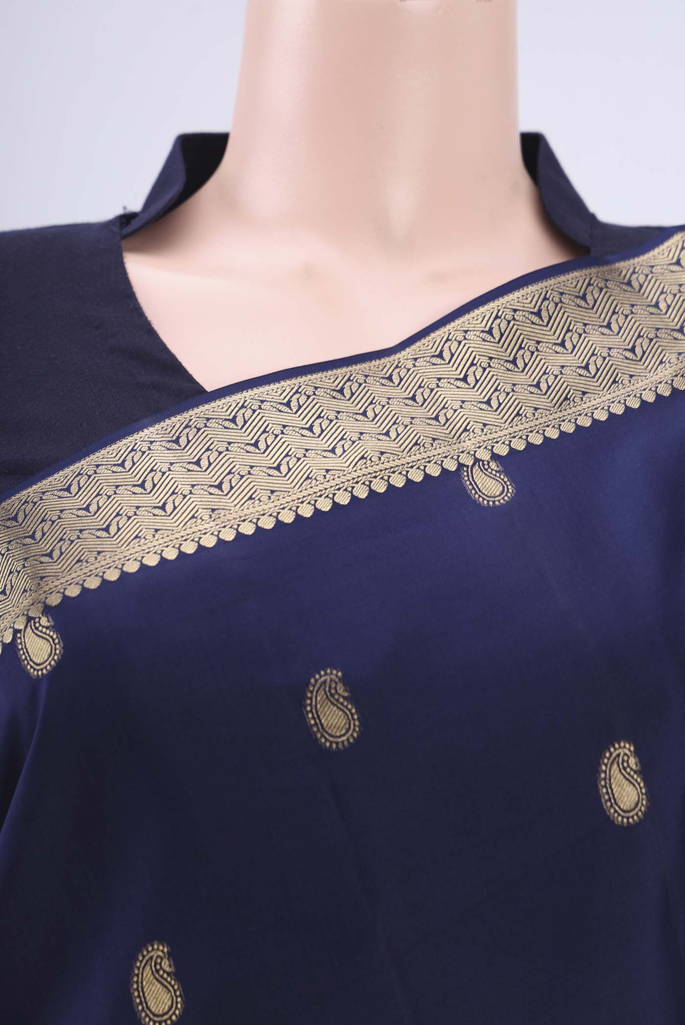 Border image of Navy Blue Soft Silk Saree with Zari Butta on the body and Zari Border. 