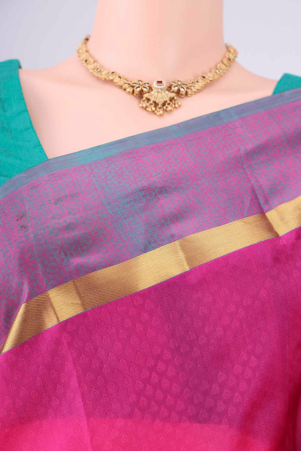 Border image of Rani Pink Nangavalli Silk [ Salem ] Saree with Jacquard design on the body and Plain Border. 