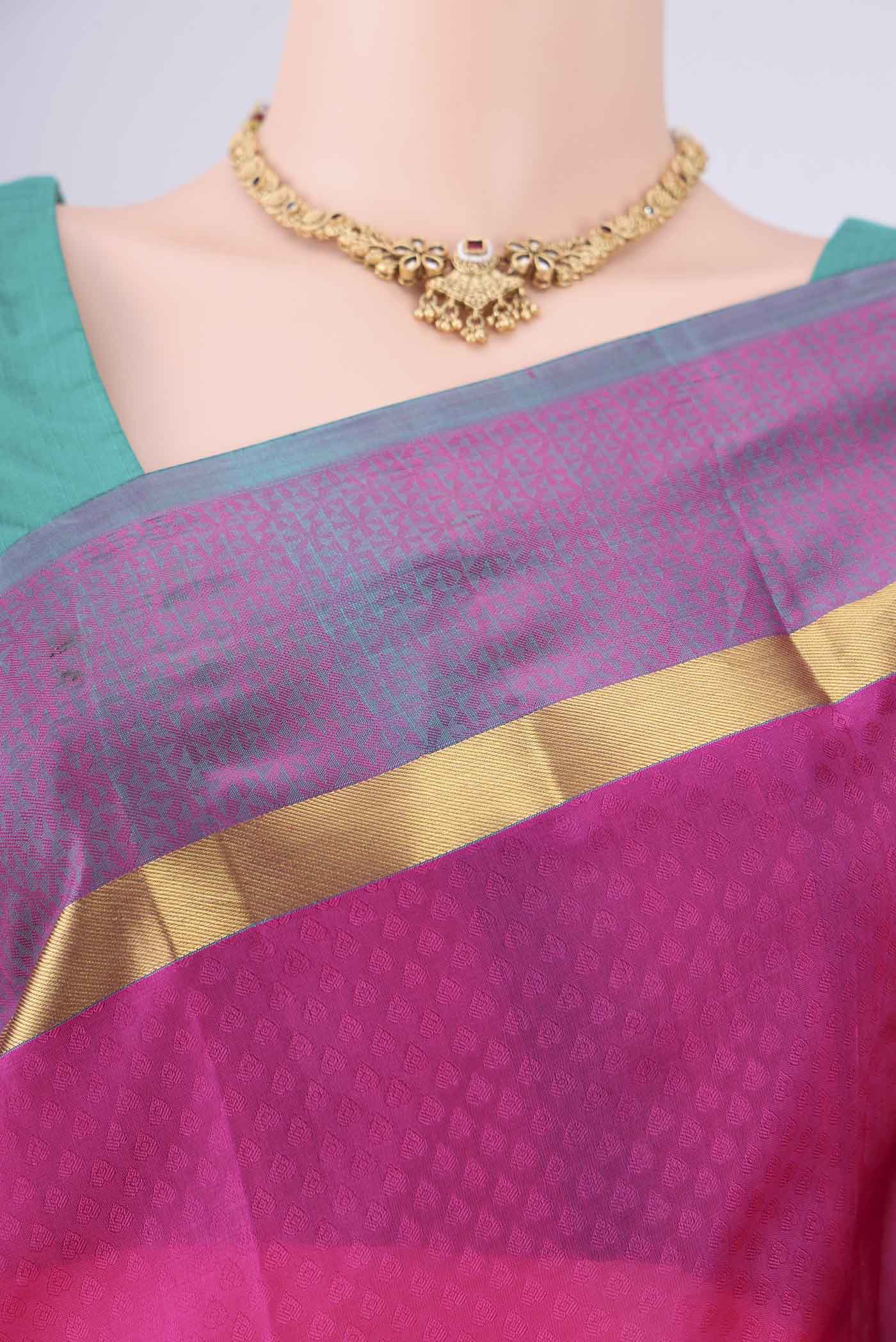 Border image of Rani Pink Nangavalli Silk [ Salem ] Saree with Jacquard design on the body and Plain Border. 