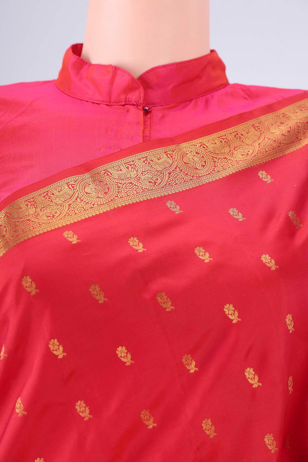 Border image of Red Dual Tone Kanchipuram Saree with Zari Butta on the body and Zari Border. 